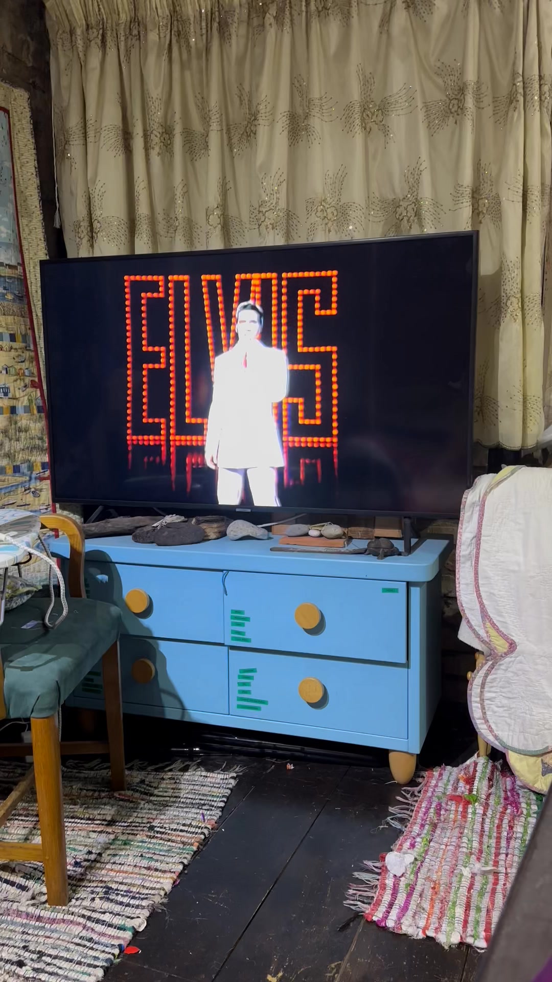 This performance still gives me goosebumps… I was 3 years old when Elvis performed this TV show, I did not see it until I was in my 20’s. I remember being so sad when he died, I was 12 years old. Of all the music of rock and pop stars that I love, Elvis’s music and Elvis himself was my first love and still love to this day and he still gives me goosebumps… 😊