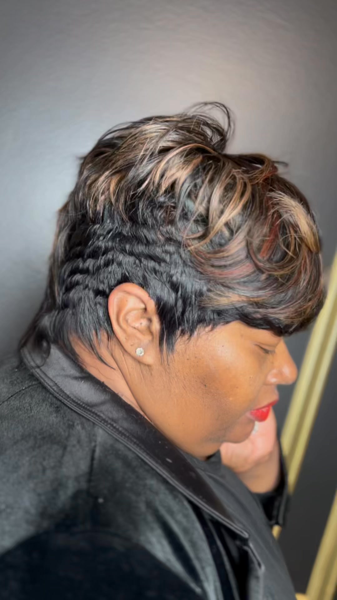 Pixie cut quickweave
Book now at www.Thehairgician.com
#pixiecut #shorthair #mohawk #cutlife #mobhair #bridalhair #beforeandafter #dmvhairstylist @highlight #iamcreesethehairgician #highlights #blondehair #lowlights #shorthairstyles