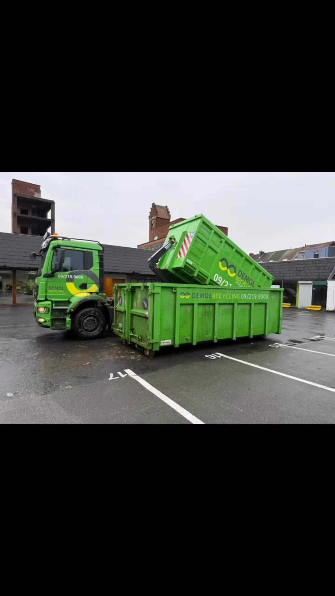 #demolition #DayOfDestruction #groundworkisthebasethefinishingtouchisourcase De Mol Recycling BVBA Grondwerken De Mol #TeamDeMol