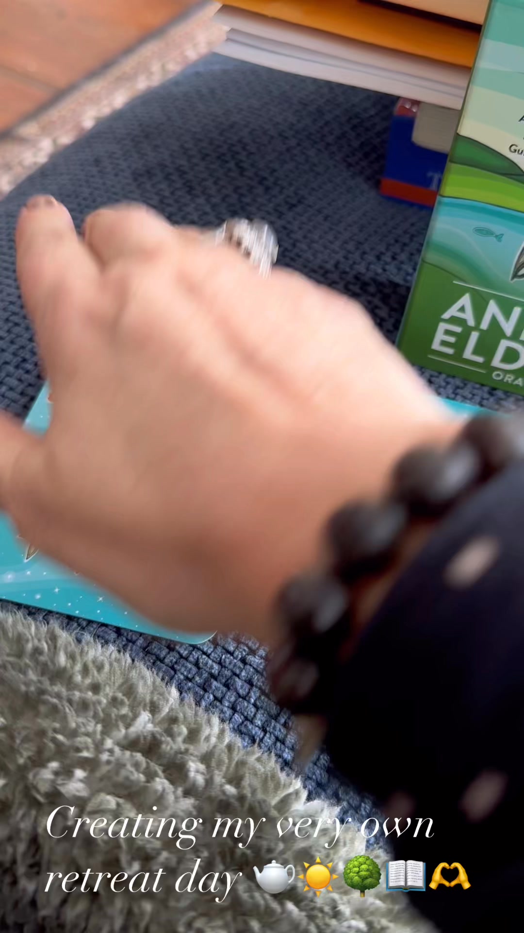 Thank you Lynda Gillingham for the inspiration to create my very own retreat day! Nourishing myself with Asha Frost's oracle cards, Herboristerie La Fée des Bois Apothecary tea, fresh eggs from Ferme Pure Conscience, a favourite book and my favourite trees!!! What would you add?