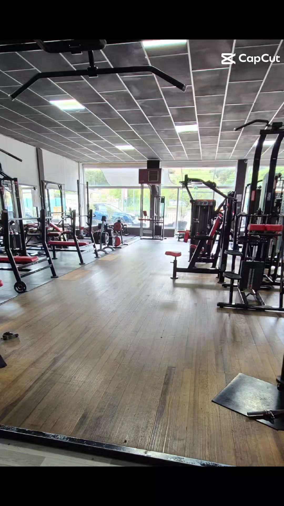 🏋️♂️ Votre salle de sport à Cavaillon vous attend ! 💪
Vous cherchez un endroit où vous sentir bien, progresser et vous surpasser ? 🏃♀️
Nous vous offrons :
🔓 Accès 6h-23h, 7j/7 pour s’adapter à votre emploi du temps
🏋️♀️ Espace musculation et cardio avec des machines Panatta neuves
🤸♂️ Cours collectifs inclus dans votre abonnement
🍔 Food truck sur place pour reprendre des forces
💆♂️ Tarif préférentiel ostéopathe pour prendre soin de votre corps
🧖♀️ Tarif préférentiel massage / drainage pour favoriser votre récupération
📈 Programme personnalisé gratuit et bilan corporel offert
🥗 Bar à salades & compléments alimentaires pour soutenir vos objectifs
🎯 Séance découverte offerte pour tester avant de t’engager
💰 Abonnement dès 0,95€/jour et inscription à partir de 16 ans, avec ou sans engagement
🏡 Ambiance familiale garantie ! 🤗
➡️ Rejoignez-nous à Cavaillon et prenez soin de votre corps dans une ambiance conviviale et dynamique ! 🏆
💥 Inscription ouverte dès maintenant ! ✨
#SalleDeSportCavaillon #Musculation #Cardio #Fitness #BienÊtre #AmbianceFamiliale #ObjectifsAtteints #SeDépasser