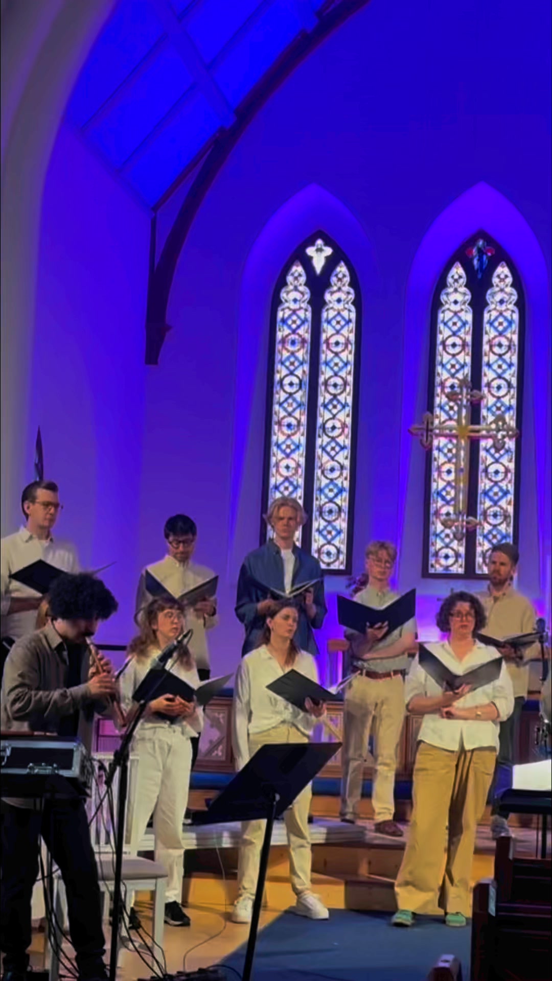 «Flight sought us out/Flykten valde oss» (Tormod Tvete Vik/Stig Dagerman) framförd av Carl Johans Kammarkör under ledning av David Molin med Canberk Ulaş på duduk som gäst, från konserten 10.juni 2025.