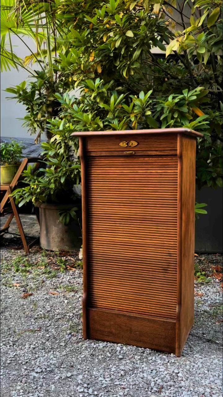 Beautifully restored classic vintage piece. Width 48 depth 44 height 88. Including 5 (or more) pull-out shelves not shown in the reel. #lateralschrank #rolladenschrank #vintagefurniture #SwissVintage