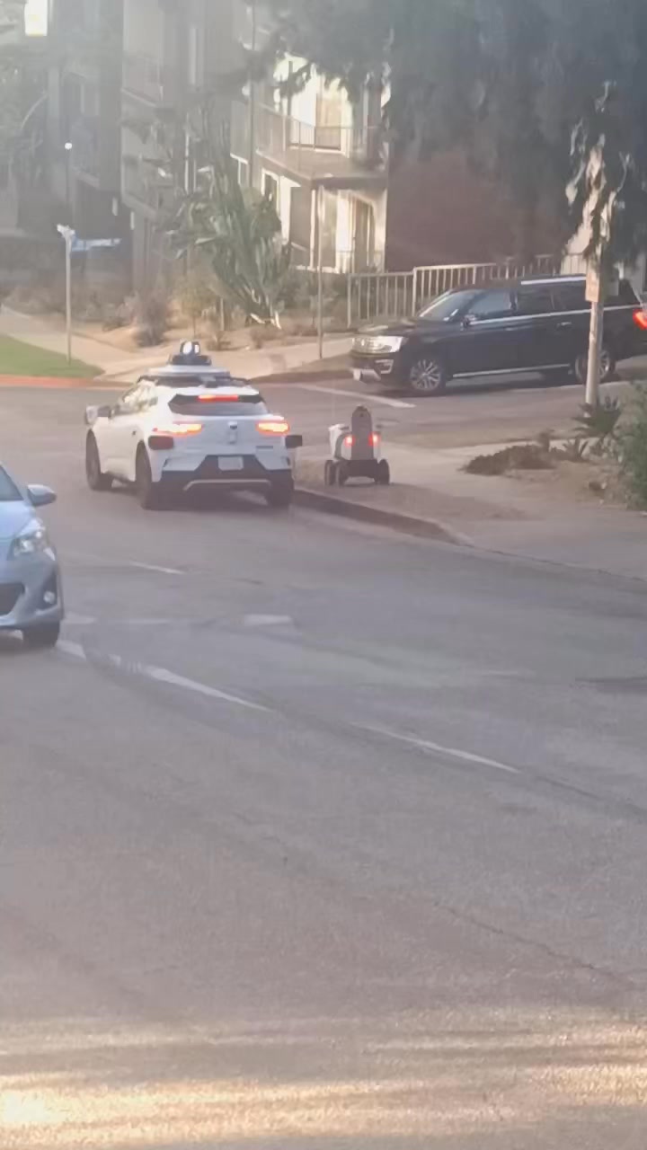 They are definitely talking about a take over… #thingsyousee #follow #followme #bountylife #bountyhunter #privateinvestigator #bea #bailexpert #thehumanhunters #511 #byrna #robdick #robdickpi #thatguy #thatguyagain #livingmybestlife