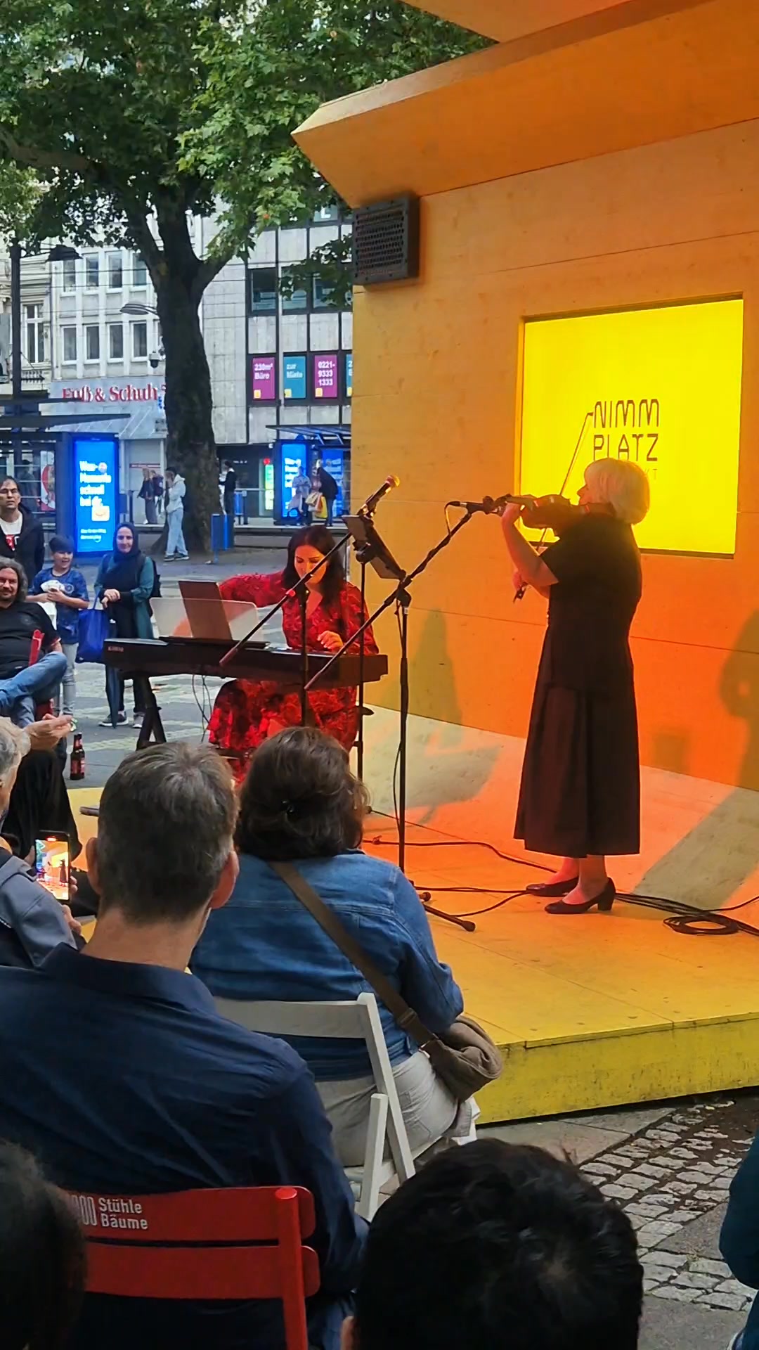 A special moment on stage with my mom Lena Tsartsidze 🎻💛
So grateful and proud 🥰 … and already missing her. 😊
I am rarely in the role of a concertmaster myself, which made this moment even more special. 🤩 @stadt.koeln @nimmplatz_neumarkt @kawaipianoseu
.
.
.
.
.
#duet #momanddaughter #classicalmusic #klassischemusik #georgians #musicians #nimmplatzneumarkt #annamoog #musiciansofinstagram #singersofinstagram #herzensprojekt #classicalsingersofinstagram #klassikinderstadt #cologne #musicislife #Köln