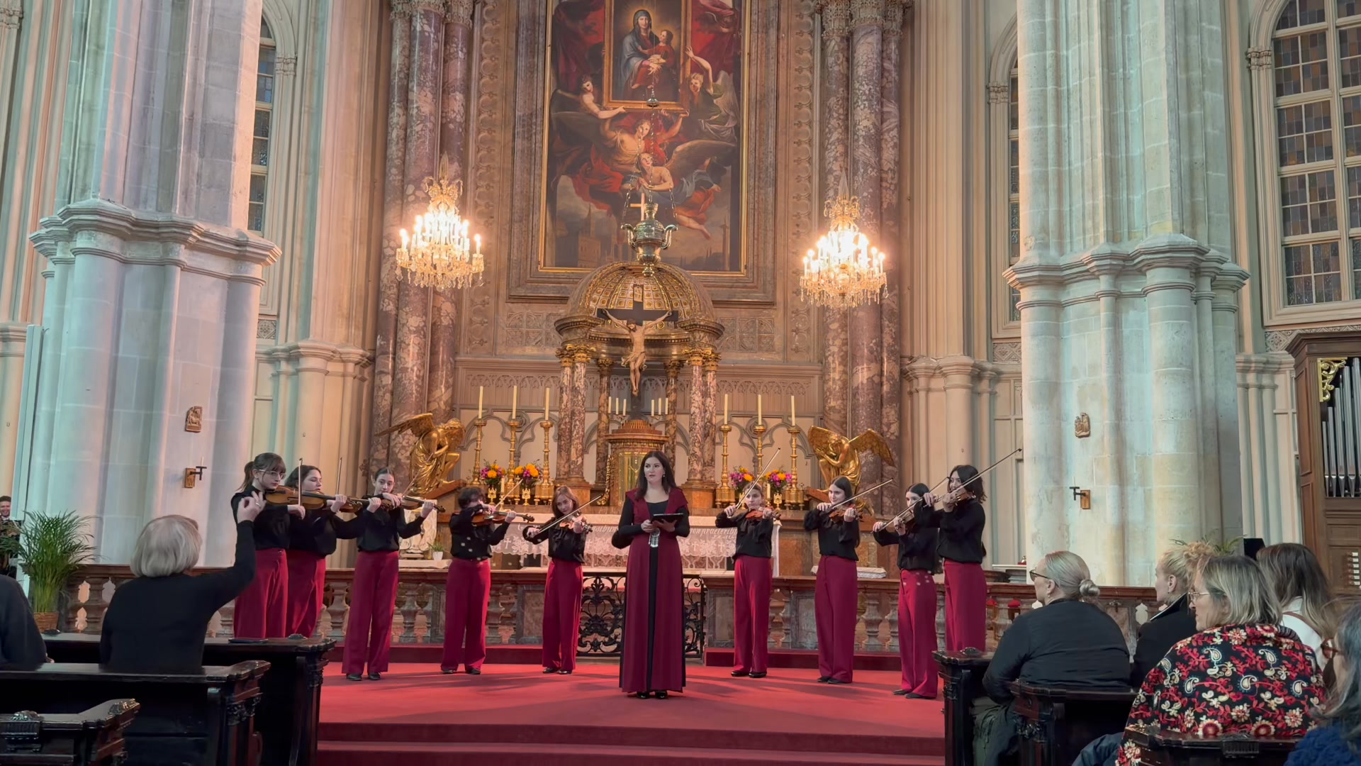 I still can’t forget the emotions from the International Music Festival in Vienna 💫
It was such a joy to perform Ave Maria with the wonderful ensemble Si-Mi in the beautiful Minoritenkirche.
Sharing this moment from the first concert 🎶💖
.
.
.
.
.
#aniistraveling #vienna #ensemble #simi #classicalmusic #operasingersofinstagram #singersofinstgram ##violinistsofinstagram #violine #avemaria #minoritenkirche