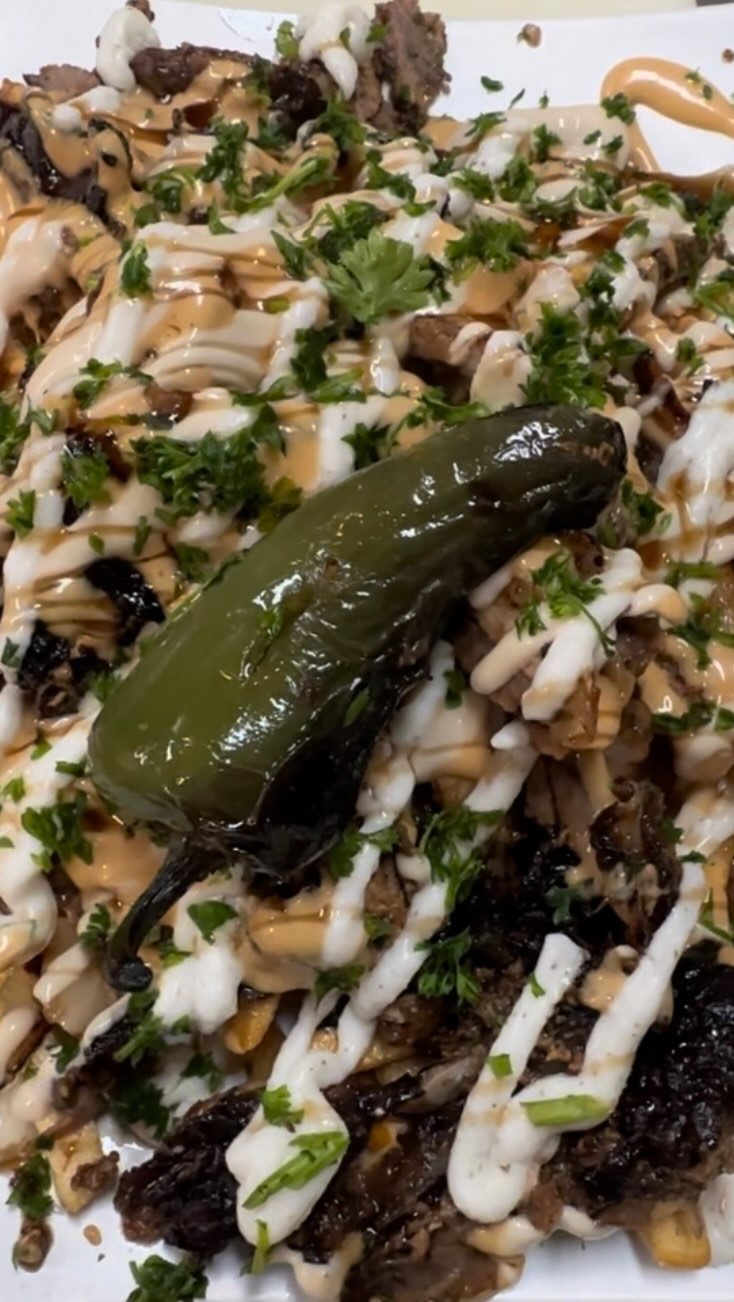 Beef Shawarma fries anyone?! 🤤
#sandiegoeats #safaripark #temecula #temeculafoodie #escondido #escondidofalls #sanmarcos #sandiegolife #sandiegoliving #sandiegogram#sandiegofoodie #sandiegofoodies #mediterranean #sandiegofoodscene #supportsdlocal #sdfoodie#eatsandiego #sandiegocalifornia