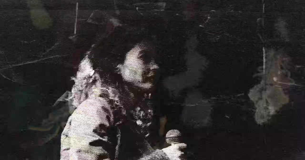 Le duo fuse les mots se contorsionnent et les contusions du passé se relâchent dans un élan cathartique. La joie du partage, la joie partagée, la joie engendrée par le plaisir de collaborer avec ces belles personnes qui nous entourent, qui jouent avec nous et qui danse avec nous. A très vite avec Planète AJAL Deluxe Projet Newton le 21fevrier! Du brût livré azimut! Merci Fiasco Productions
#MamaSaid #HipHopFusion #VraisInstruments
#EnergieFrancoAmericaine #RapBilingue #MusiqueLive #GroupeDeMusique
#CelloGuitareBatterie #SansIA #VibesAuthentiques
#oldschool #westcoasthiphop #livemusic #liveperformance