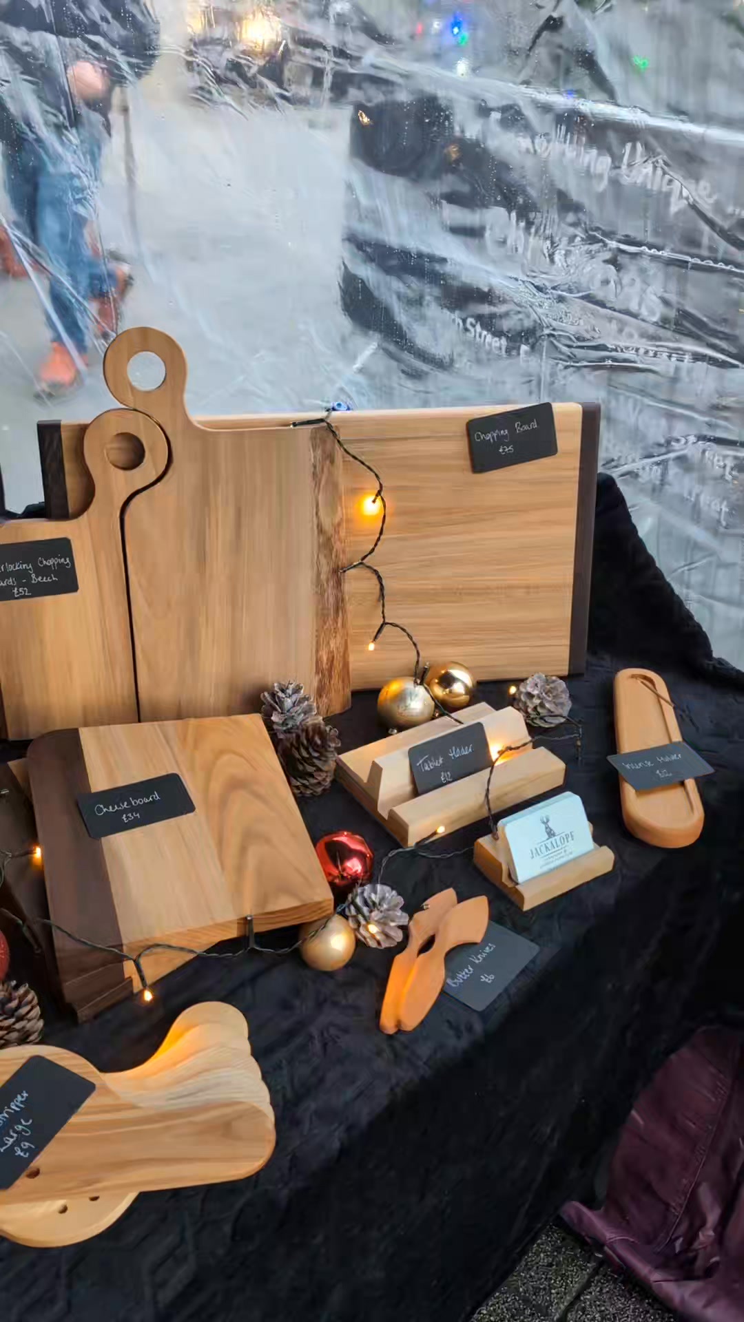 🎄 Last Saturday before Christmas and we’re all set up at the market. Fresh stock on the table… but honestly, this is pretty much all the stock we have left.
If you’ve had your eye on something, now’s the moment. Come by, have a look and say Hi!
It’s been a long month and we’re running on mince pies and tea!
Hereford Christmas Market Today + tomorrow See you soon. ✨
#woodworking #carpentry #herefordchristmasmarket