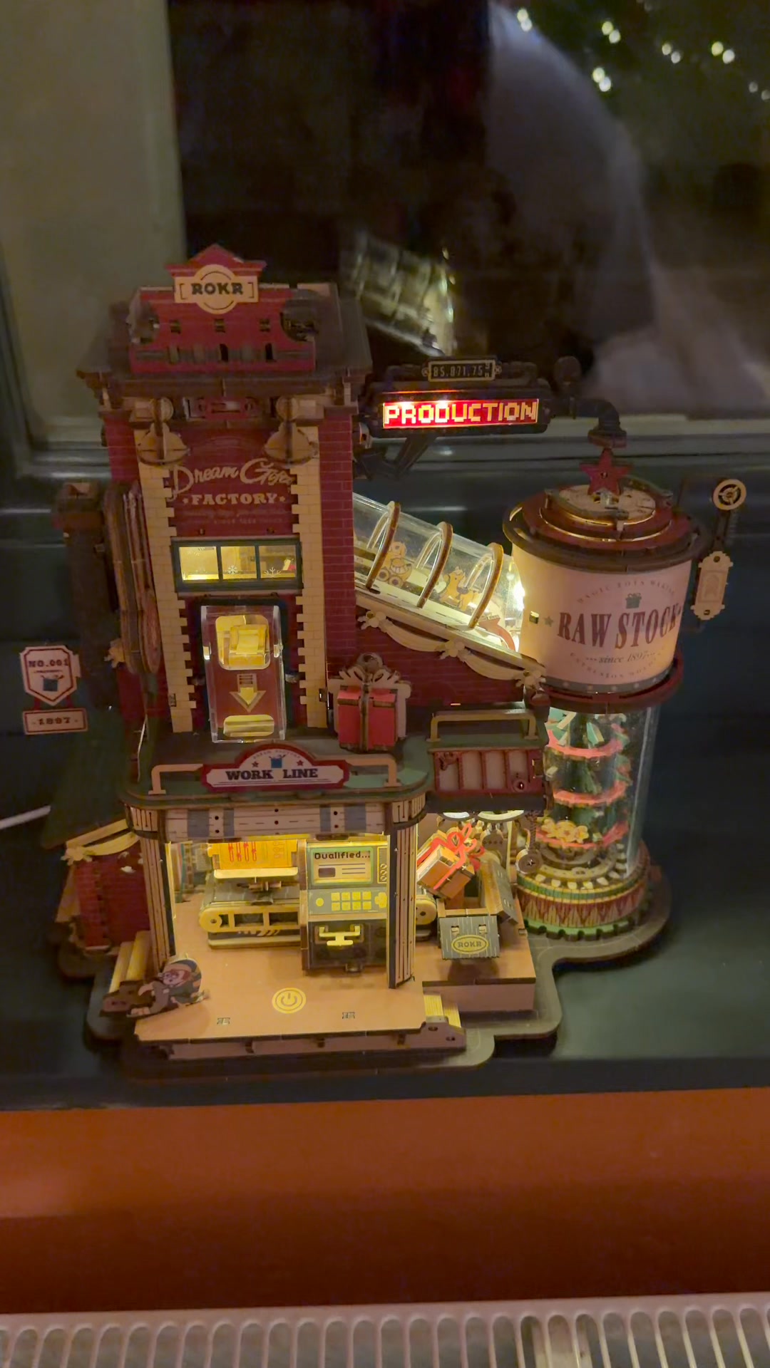 Whilst in Hungary with my gorgeous family I built a thing …. My mum bought it for my granddaughters ( her great granddaughters) but it was a little difficult for them to do, so I did it whilst they were asleep. I loved doing it, even though some parts are very fiddly. I am hooked and want to build more now 😂