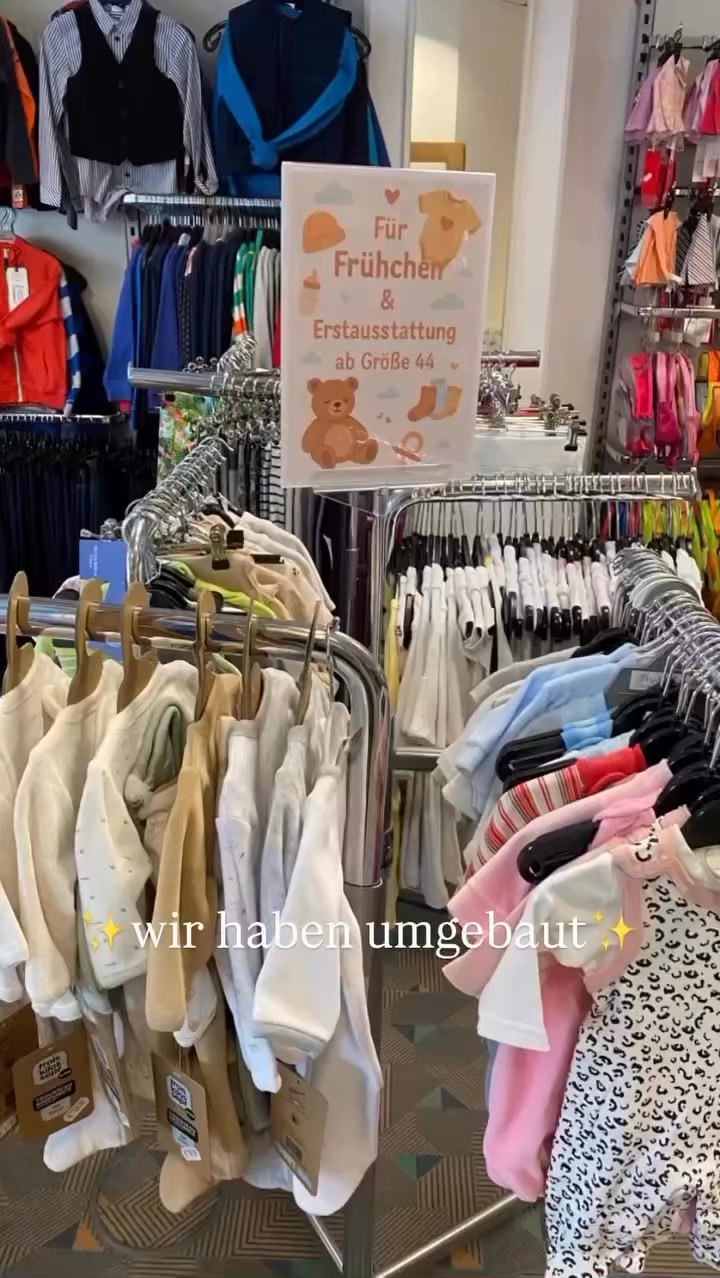 ✨Wir haben umgebaut✨
Unser Babyhaus erstrahlt in neuem Glanz - warm, bunt und liebevoll sortiert.
Schaut vorbei und entdeckt eure neuen Lieblinsstücke.
❄️ Aktuell: 30% auf Winterjacken und Overalls!
#deutschland #babyhausdessau #umbau Rabattaktionen#winterjacken #familienzeit❤️