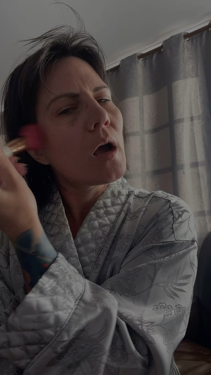 Download my packages and pricing via the link in my bio 👉🏽 or simply comment Help! And I will send it to you 🫶🏽
#ViibeBrands #SmallBizBestie #DigitalMarketingMagic #smallbusinessowner #marketingdigital #brandidentity #marketingtips #digitalmarketing #digitalmarketingtips #socialmediamanagementtips #smallbusinesstips #instagramtipsandtricks