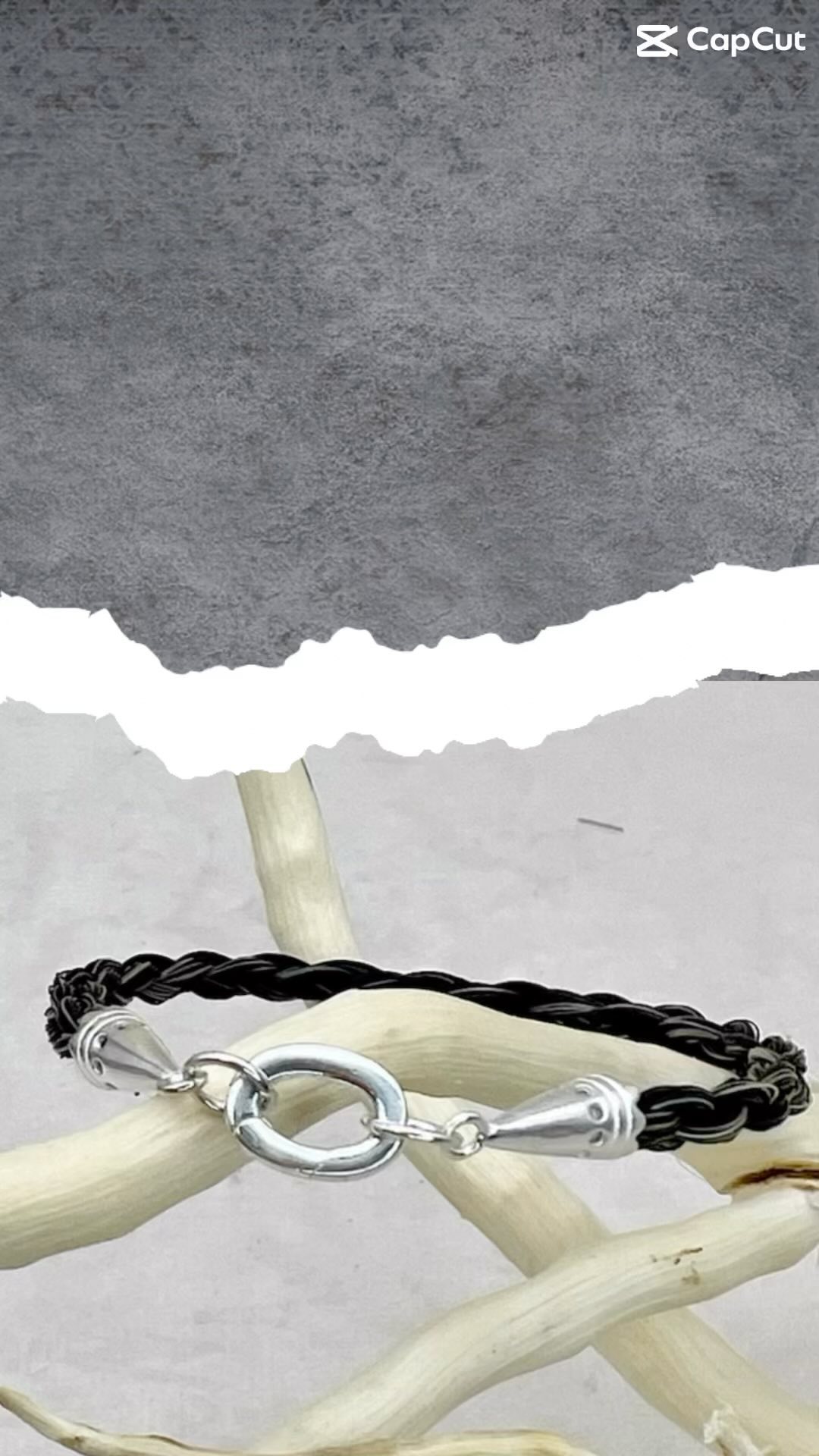 ✨Petite nouveauté, en argent 925, pour vos jolis cadeaux de fin d’année✨
✨✨✨
#horsehair #claireetcrins #cavaliere #cadeaunoelpersonnalisé #cadeaudenoël #bijouxargent #braceletargent #bijouxfaitmain #braceletpersonnalisé #crins