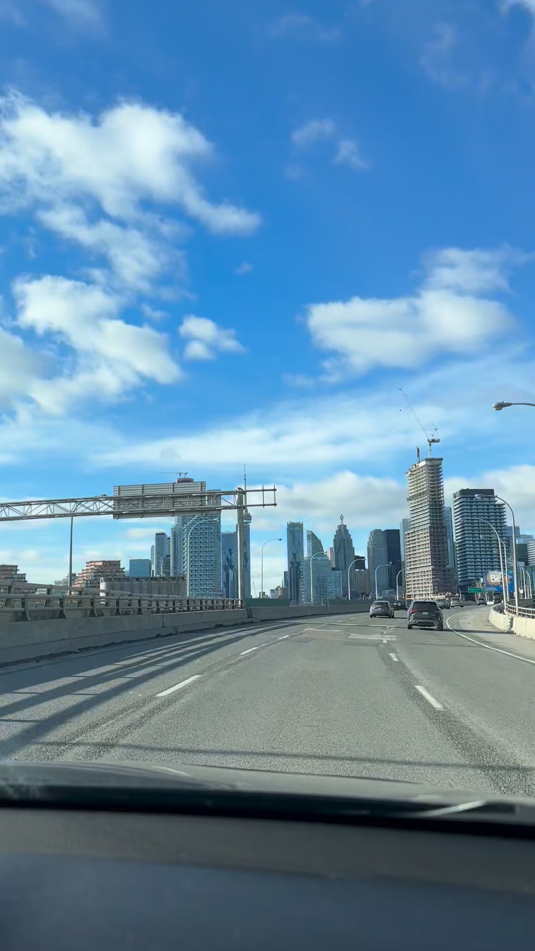 CN Tower in the distance, skyscrapers all around — this view never gets old. Big city energy at its finest.
#Toronto #DowntownToronto #QEW #CNTower #TorontoSkyline #CityDrive #UrbanVibes #TorontoLife #CanadaViews #CityScenes #driving #torontoreels #drivingreels