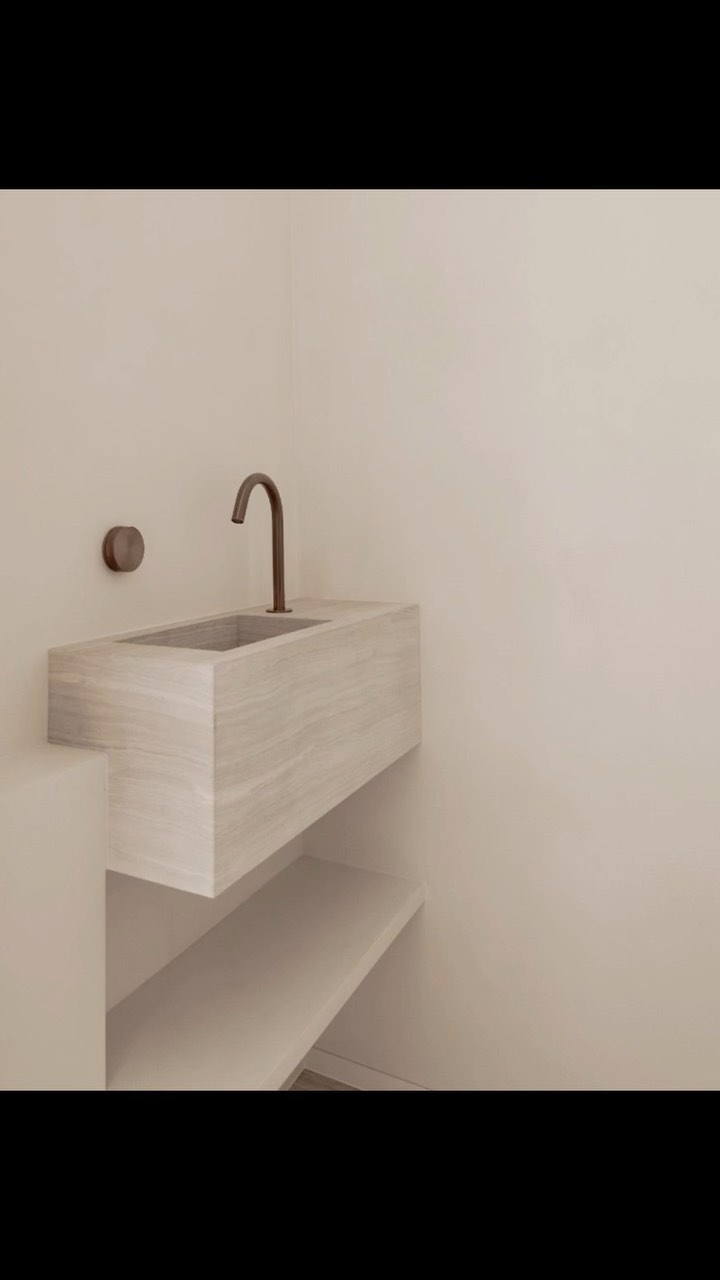 Apartment in Knokke
.
Designed in collaboration with @sphere_concepts
.
.
.
.
.
.
#interiorismo #interiorforinspo #interiordesign #interiør #interiordesigner #interiordesignideas #interiorinspiration #interiorarchitecture #interiorbathroom #interiorbathrooms #interiorbathroomdesign #interiorlovers #interieurontwerpstudio #interieurinspiratie #interieuradvies #interieurontwerp #interieurdesign #interieurbouw #interieurfotografie