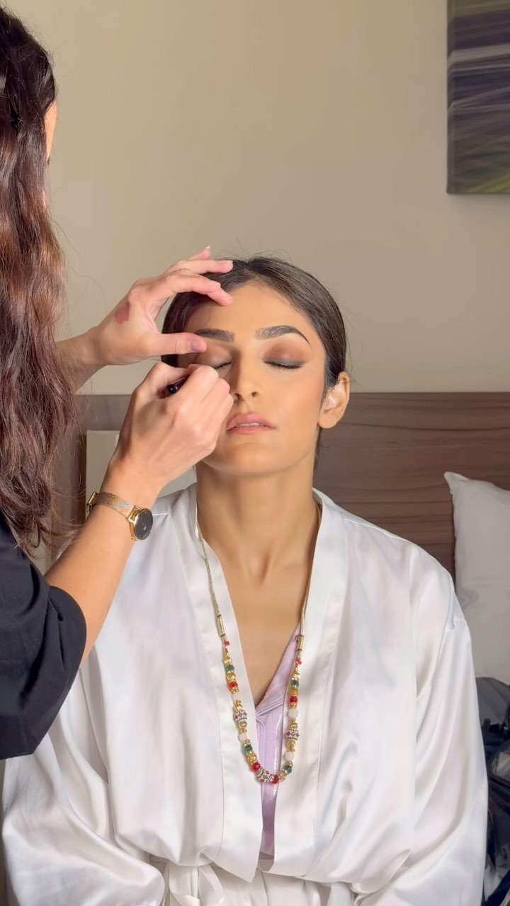 Watch an Indian Bridal look come together… ✨
Shivani was an absolute dream to work with and I fell in love with her outfit and jewellery. We decided to keep the skin slightly dewy, the lips subtle, and the eyes matte in warm rusty browns to complement the outfit.
I can’t wait to see the professional pictures and video from @samsarastudio
Hair, makeup & outfit setting by me @kerry_hairandmakeupartist
Outfit: @marwarcouture
Jewellery: @kalamandirjewellers
Mehndi: @hennabyhemmy
Venue: @dbpoloclub
If you are interested in my Bridal Hair & Makeup services, please click on the link in my bio or email kerrybaines@me.com with all of the relevant details.
www.kerrybaines.com
#asianbridalmakeup #indianbridalmakeup #asianbridalmua #westmidlandsmua #birminghammua #solihullmua #grwm #makeuptutorial #hairstylistbirmingham #birminghamhairandmakeupartist #ukmua #destinationmua #destinationhmua