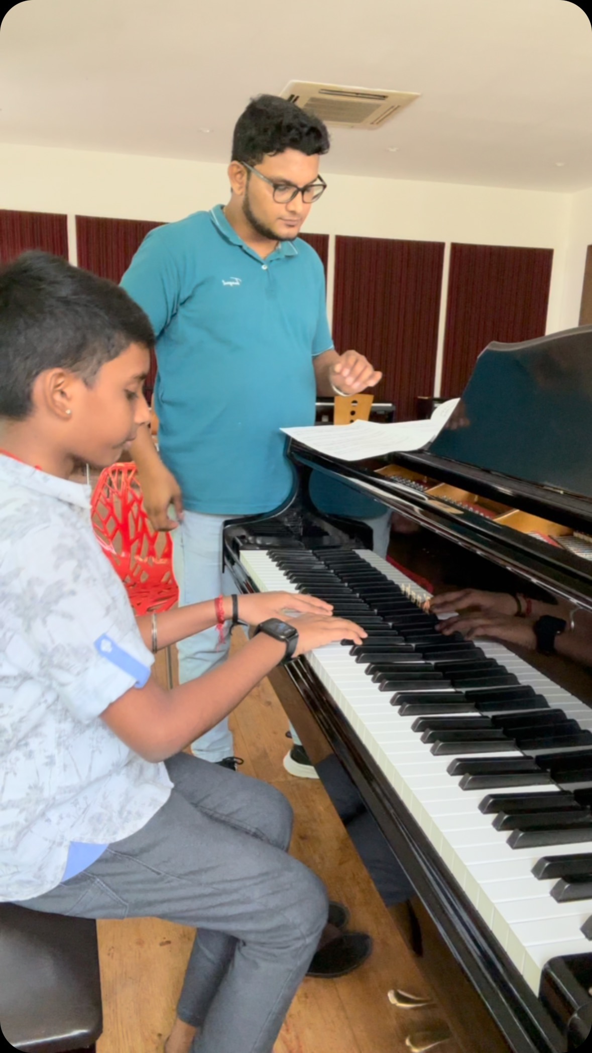 🎹✨ Check out this video from my recent master class session with Pranav, our talented Grade 8 piano student from KM Music Conservatory! At just 11 years old, Pranav is making incredible strides. Watch as he brings his passion and skill to life on the keys. So proud of his progress!
#PianoMasterClass #KMmusicConservatory #PianoLessons #StudentShowcase #MusicEducation #YoungTalent #PianoProgress #TeachingMoments #FuturePianist