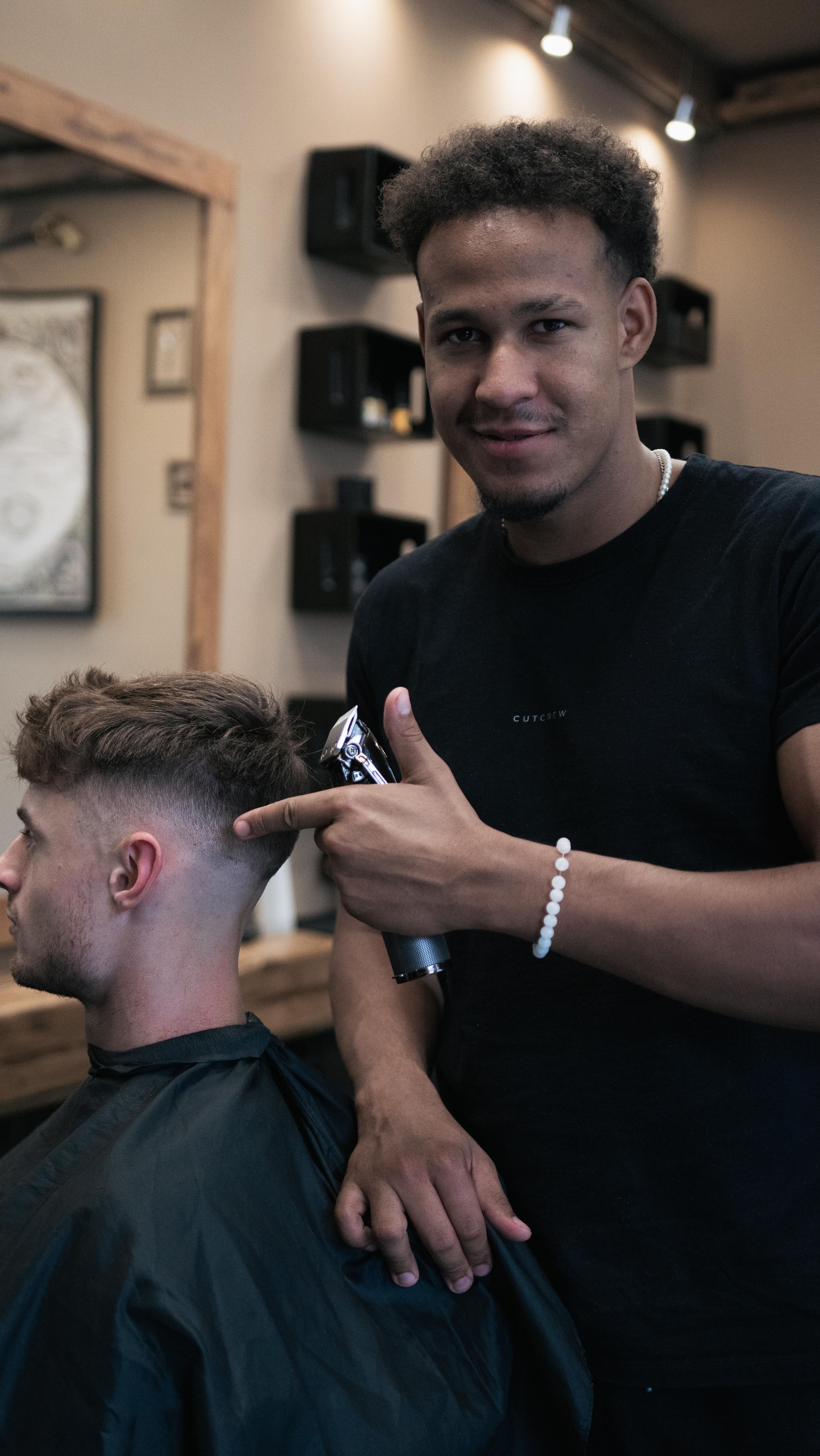 Enter for a haircut leave with the vibe. Book you seat online.
#barbershop #barbershopbrno #barber #brno #haircut #manstyle #manhaircut #haircutbrno #cutcrew