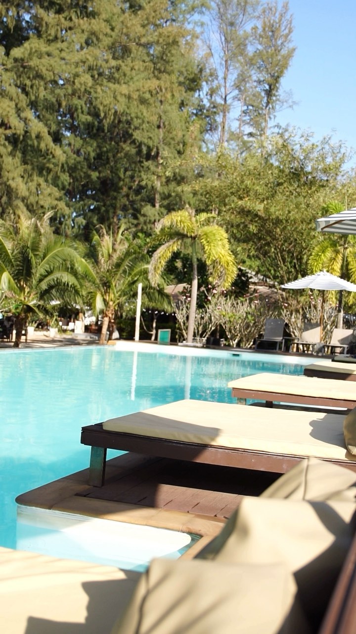 Outstanding natural beauty with pristine turquoise waters and lush tropical gardens🌴
Our 48 units comprising of chalets and pavilion rooms will take you a few steps closer to nature with unique style while providing you with all the comfort and convenience of modern amenities.
⬇️Book your room directly with us at our best available rates - link in bio
Kindly note that for stays between 1 Dec 2024 and 28 Feb 2025, reservations can be made solely through this link.
#longbeachchalet #kohlanta #thailand #krabi #eatbeachsleeprepeat #vacation #paradise #livetoexplore #travelthailand #beachvibes #palmtrees #islandvibes #summer #poolday #swimmingpool #pooltime #chill #gardenchalet #chalet #thaistyle #tropicalgarden #bathtub #luxury #beachfront
