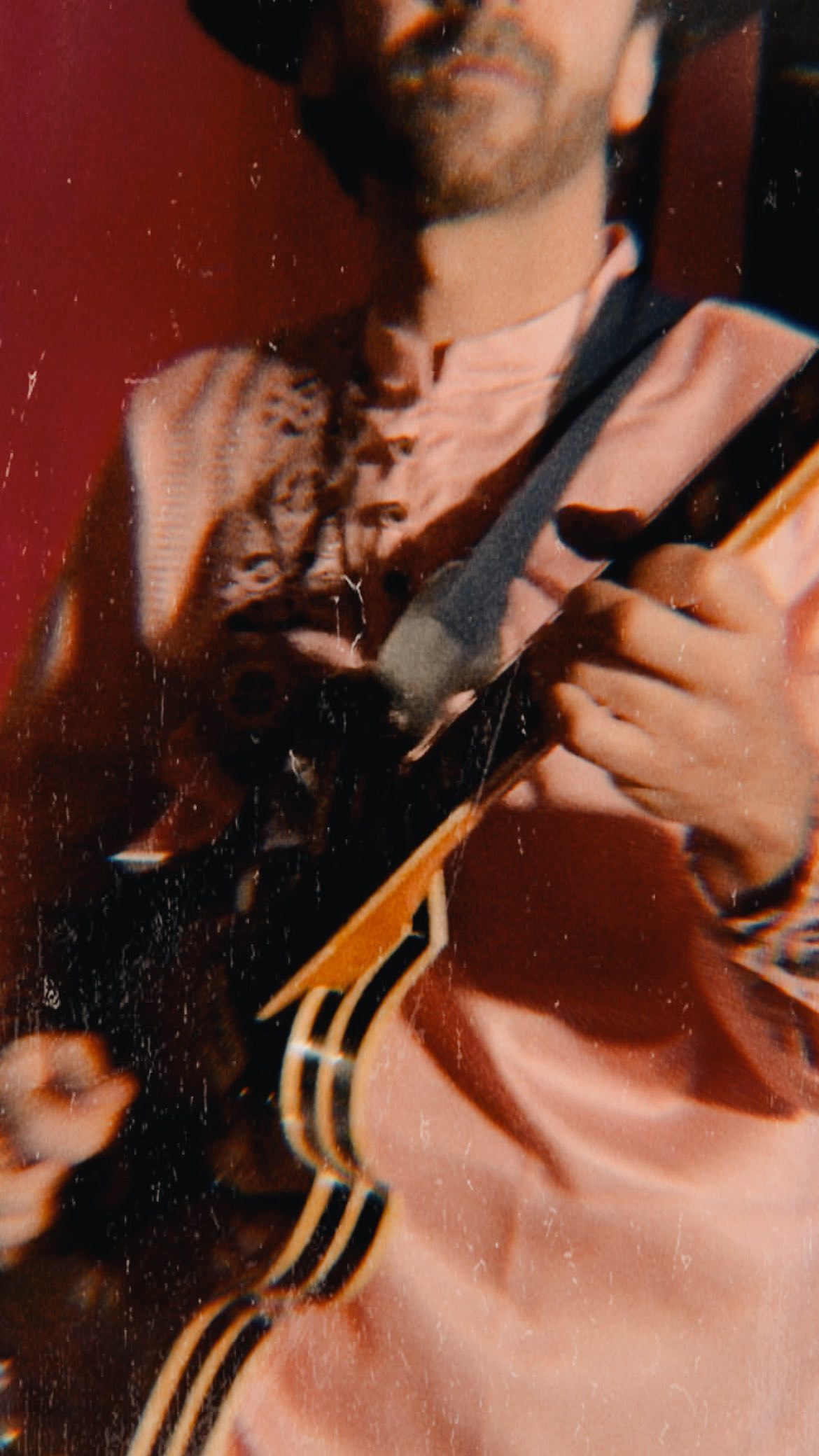 I heard “Don’t You Want Me Baby” in the airport in Dublin and I thought someone should make a cumbia version of this. Well with help from @simonmoush (accordion, shaker) and fam @wonderwheelrecordings I present to you the Gitkin version.
Available on all streaming platforms✨✌️✨
.
#cumbia #chicha #psychedeliccumbia #guitar #accordian