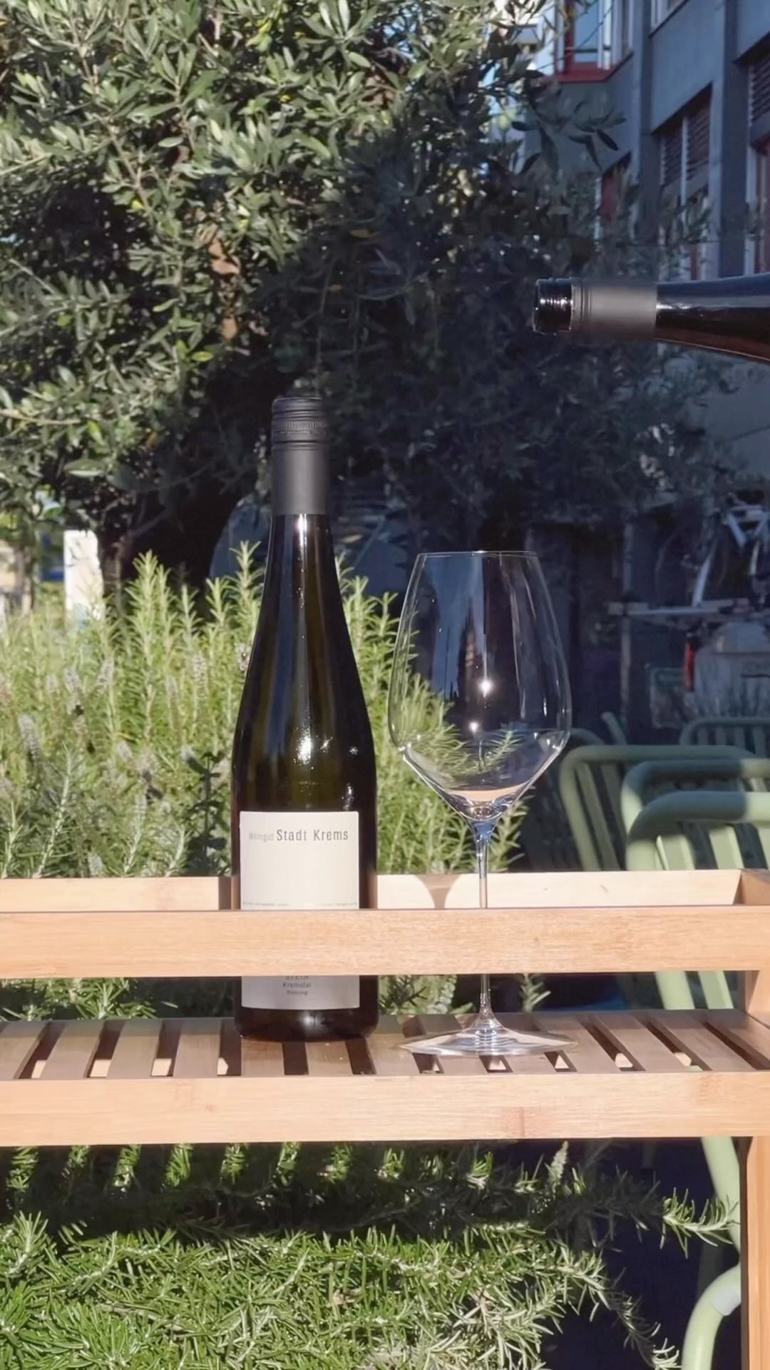 Hi guys, today we’d like to introduce you to one of the most popular wines in our bar 🍷
Stadt Krems Riesling is a refined Austrian white wine, known for its bright, crisp character. Hailing from the Kremstal region, this Riesling typically showcases a pale straw color with greenish hues. On the nose, it offers an inviting bouquet of ripe citrus fruits, green apple, and subtle floral notes, often accompanied by a hint of minerality.
Come by and say hi 👋🏻
#theyarnhotel #swisstravel #lakeview #designhotelzurich #switzerland