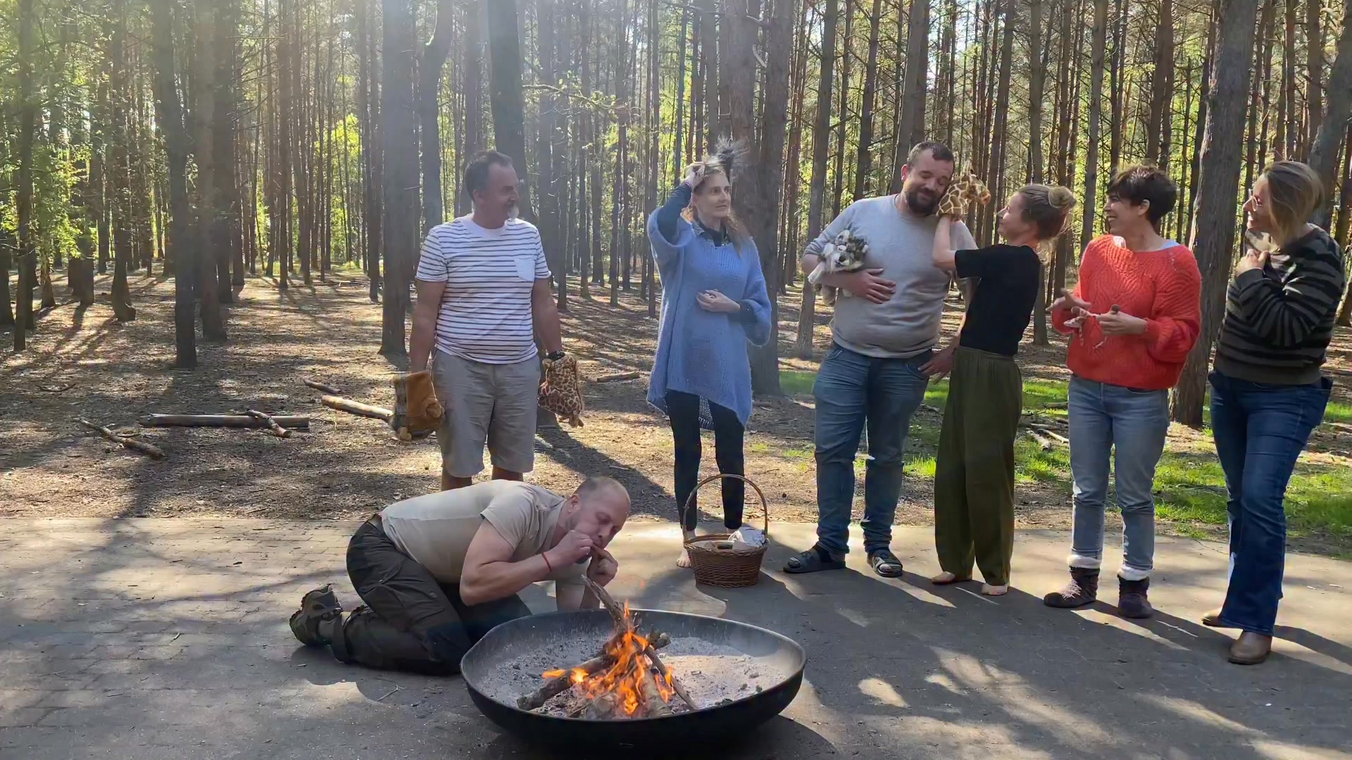 In twee weekends nemen we je mee in de wereld van #spaceholding #verbindendecommunicatie: ontdek hoe je iemand beter kan begeleiden, of het nu gaat om een kind of volwassene in je omgeving, jouw leerling of zelfs jouw eigen kind. Leer hoe je iemand werkelijk ondersteunt en meer zelfvertrouwen geeft zonder de verbinding en het vertrouwen te verbreken. Stap voor stap nemen we je mee hoe je een omgeving bouwt, zodat mensen zich ondersteund voelen in hun proces. Meer info in comments.