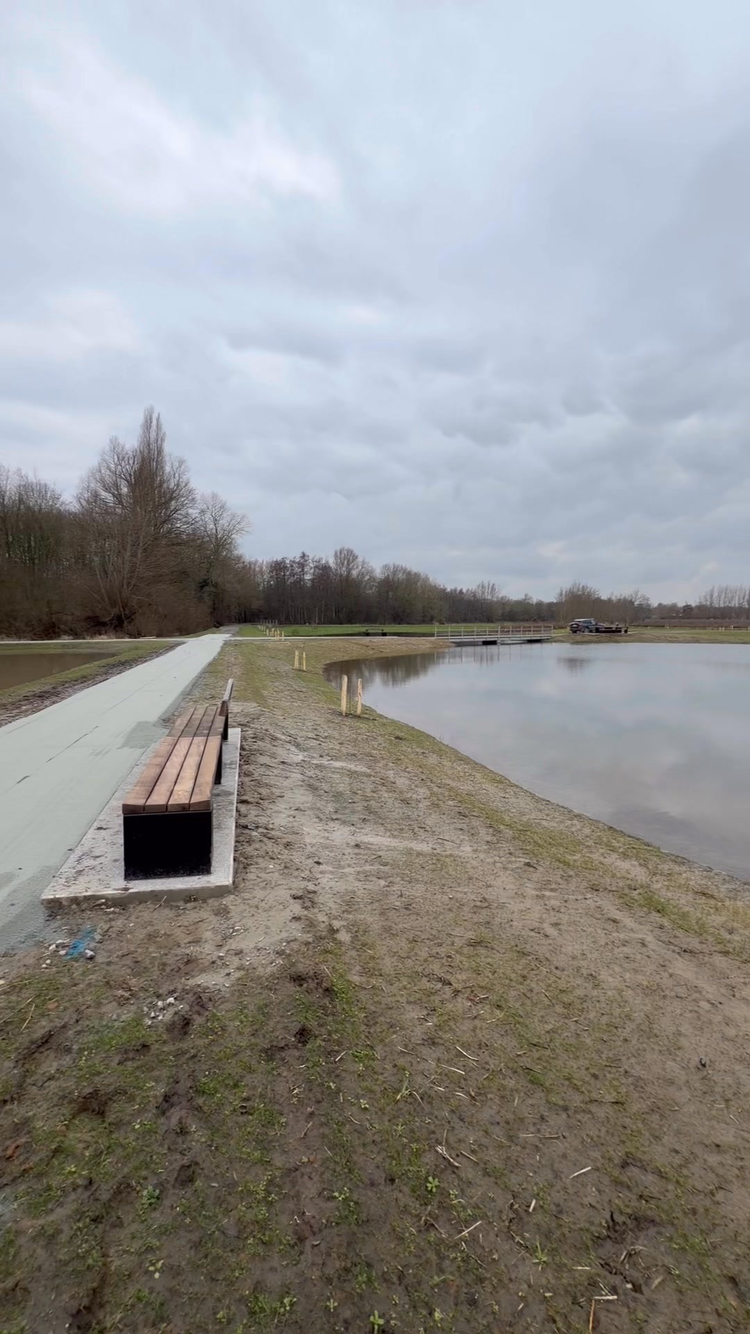 Afdeling schoon werk! Nieuwe week, nieuwe kansen! Niet in de beste omstandigheden want het is K oud, grijs en nat weer🥶maar toch staat team Grondwerken De Mol op deze en andere werven terug paraat!
Terug een mooie klus in opdracht van firma Heyrman de Roeck! Koen Heyrman
#merci #monday #mondaymotivation #finisher #groundworkisthebasethefinishingtouchisourcase