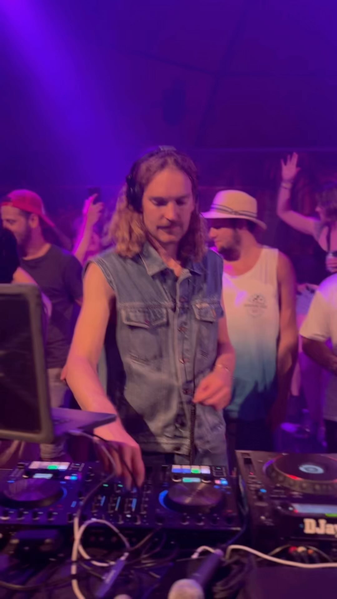 Catch a glimpse of yesterday’s incredible vibes at the Zwarte Cross Playa Exoticana stage! 🌴✨
.
.
.
.
.
.
.
#DJLife #MusicLovers #LiveSet #PartyVibes #zwartecross #boilerroom #Festival #MusicFestival #party #netherlands #holland
