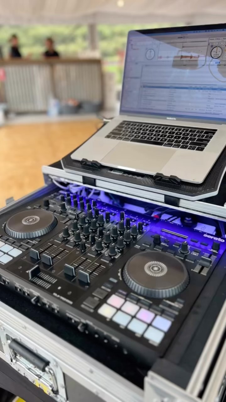 Congratulations to Rachel & Luke! I had so much fun DJing your wedding. Your family are absolutely beautiful. Venue and staff were right on point and did an amazing job. #growwildwildflowerfarm #weddinginspiration #weddingcake #weddingdress #weddingideas #weddingdj #eventplanner #weddingplanning #sydneywedding #southcoastdjs