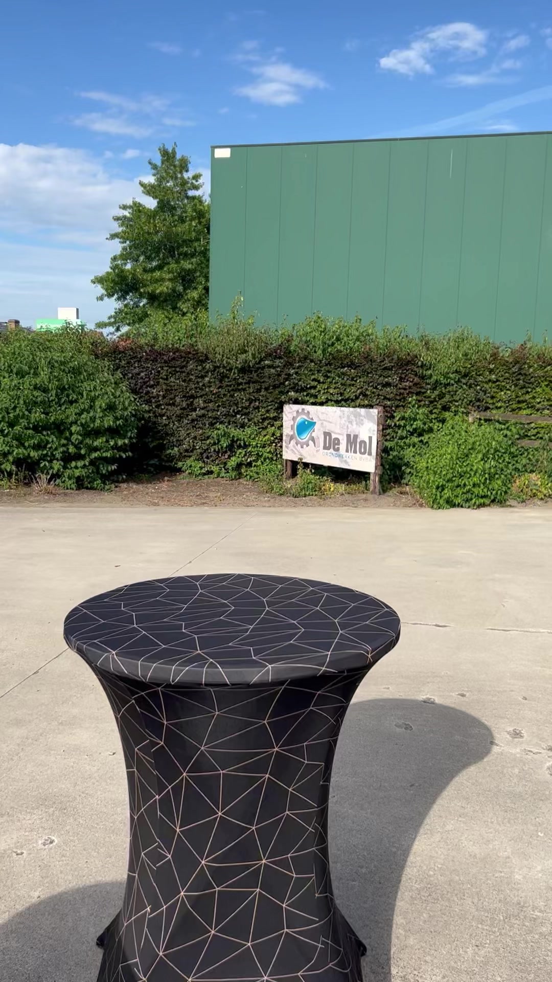 Onze toppers zetten het bouwverlof goed in bij Grondwerken De Mol en De Mol Recycling BVBA . Merci voor de inspanningen en geniet van jullie welverdiend verlof ! 🤩💪 #TeamDeMol