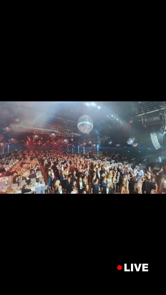 Live Energie mit MUNICH SELECT BAND!!!
Mit unserem vielseitigen Party-Mix aus Charts, Pop, Dance und Soul sorgt Munich Select Band für eine tolle Stimmung bei jeder Art von Veranstaltung.
#munichselect
#munichselectband
#Liveband
#bandmunich
#munique
#München
#liveshow
#showact
#Partybild
#exclusive
#Veranstaltung
#agentur
#Events
#Corporate