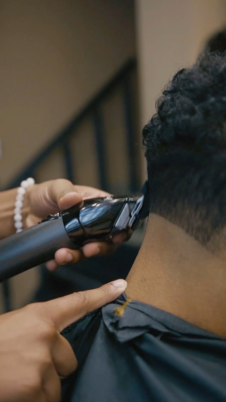 Feel the vibe
#barbershop #barbershopbrno #barber #brno #haircut #manstyle #manhaircut #haircutbrno