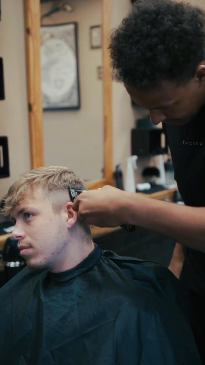 Get those goosebumps every time with your fresh look
#barbershop #barbershopbrno #barber #brno #haircut #manstyle #manhaircut #haircutbrno