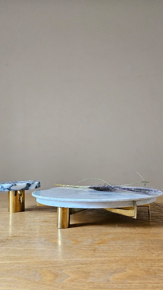 Equal parts timeless and indulgent 🎂🎂 30% OFF all cake stands (including our Limited Edition) 🎂🎂
.
.
.
#gracesouky #gracesoukystudio #domesticcollectables #domesticcolllectablesII #cakestand #cupcakestand #recycledplastic #smileplastics #christmasgift #entertaining #homeware #tableware #hostesswiththemostess #hostingandentertaining #marblecakestand #brasscakestand