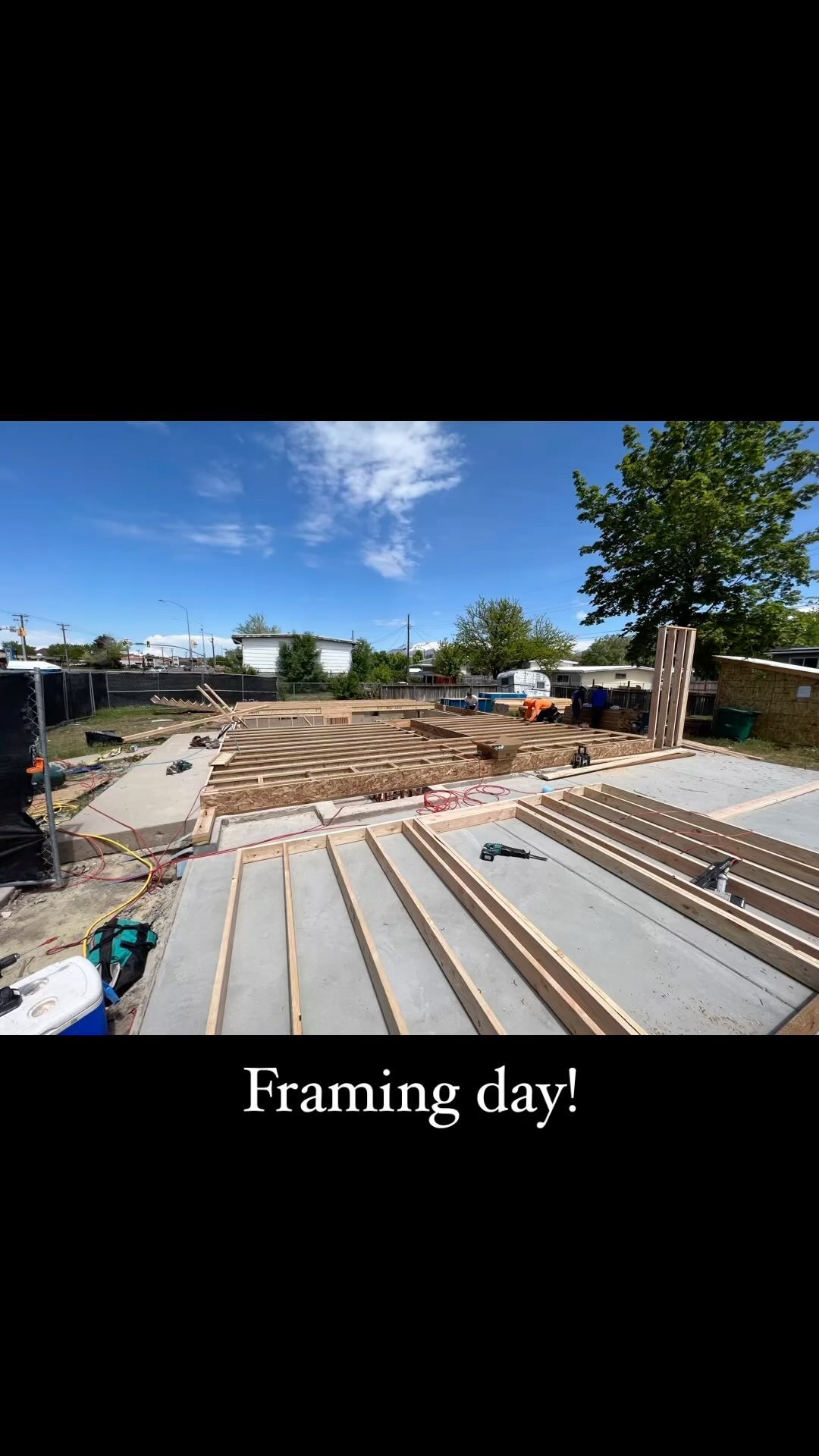“🏗️ It’s framing day! The skeleton of this dream home is finally taking shape, and we’re one step closer to turning our client’s vision into reality. This is where the magic happens—seeing the walls go up and the layout come to life! 💪🏼 #newconstruction #FramingDay #HomeBuilding #MiloHomeDesigns