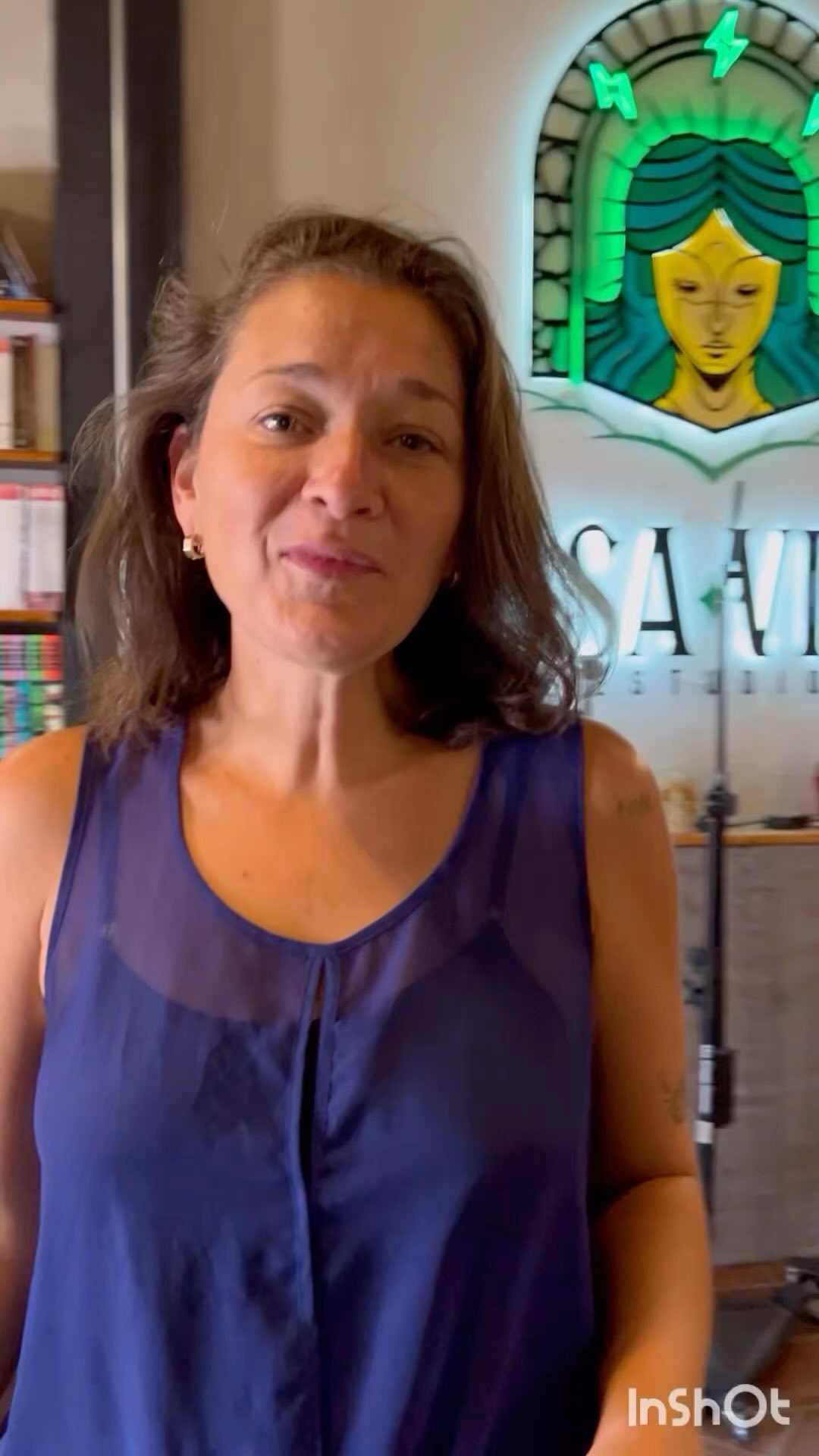 En México encontramos historias en todas partes, incluso en las canciones.
Hace unos días acompañamos a @dianalamusica en la grabación de su primer disco en estudio @casa_vieja_estudio
Si quedaron antojados y quieren escuchar a la banda en concierto, estarán el próximo 20 de abril en el foro Demiurgo, de Puebla, donde también presentará el video oficial de su nuevo tema “Sabes (Apoptosis)”. (Recomendada, vayan a buscar el significado de la palabra en Google)