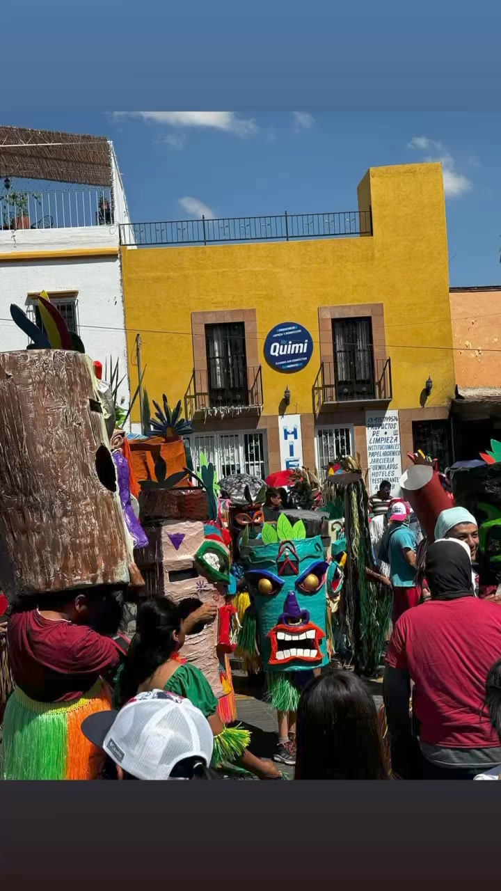 We found another city that knows how to party like New Orleans! Bienvenidos al desfile del Locos!!!!