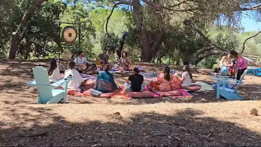 To close the mayamoon retreat with this song - completely unplanned encompasses everything about the days that we spent together @thecasacolab. We all experienced something powerful either individually, in small groups or as a collective like right here in this clip, with this song playing in the background. For me it will be the theme song of our time together. The power of human connection blows me away 🦚🐈⬛🐍