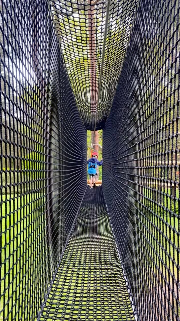 Voor @klimparkdemosten hebben we een spannend nieuw klimparcours ontworpen en gebouwd! Nu kunnen de kleinste avonturiers zich uitleven op 11 avontuurlijke hindernissen en door de bomen suizen met 2 ziplines.
For @klimparkdemosten, we’ve designed and built an exciting new climbing course! Now, the littlest adventurers can enjoy 11 adventurous obstacles and zip through the trees on 2 ziplines.
#klimpark #klimmen #klimbos #bouwhetavontuur #beleefhetavontuur #klimparcours #clicit