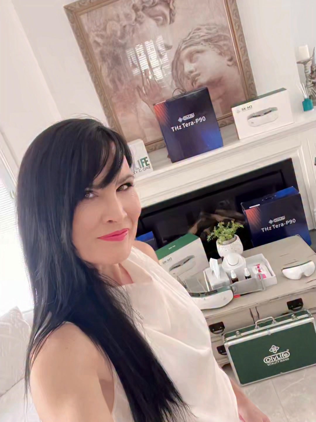 🫶 Could You Be the One? 🫶
On Sunday four business women rolled up their sleeves and collaborated for the very first time for our Come and Try Frequency event here in Adelaide.
We've never worked together before, but everything flowed. Why? Because we were on the same frequency. A higher frequency of Acceptance, Willingness, Courage and Love - all a higher purpose.
~~~~~~~~~~~~~~~~~~~~
As I was putting this little recap together with ‘Be The One’ from Dua Lipa playing in the background, it made me think…
🥰 Maybe the people watching this recap are 'The Ones' too?
Knowing you’ve been looking for something more aligned but haven't quite found the right fit.
💐 Where you feel valued.
🫣 Where you’re not frowned upon for wanting purpose alongside income… or meaning alongside growth.
Four women came together to create that experience on Sunday.
Different strengths, different life stages, same intention, to build something that genuinely supports people’s health while also creating opportunity.
I don't know if you have been in a room of 15+ women or not, (yes there were 3 men! ha!), but it was hectic!!! 🤣 none of us could get a word in, it was just electric!
~~~~~~~~~~~~~~~~~~~~~~
If you’ve been watching from the sidelines, wondering where you fit in, maybe this is the sign to step forward and say hi?
Please know we have all been in rooms where we weren’t wanted, nor felt heard, or seen, or given the opportunity to grow.
💕 To grow something that matters.
💕 To be part of a village that builds, not competes.
💕 To create impact in your own way.
🙏 Faith led.
🔥 Adelaide, we’re building this steadily and with momentum
🔥 Australia, we want to wrap you up too we have a network with the same mindset
🔥 Internationally? There is no corner of the earth we wish to leave untouched.
If the above feels aligned for you, and if you’ve been searching for the right room to walk into, you might have just found it.
Always Said with Love
BB 💋