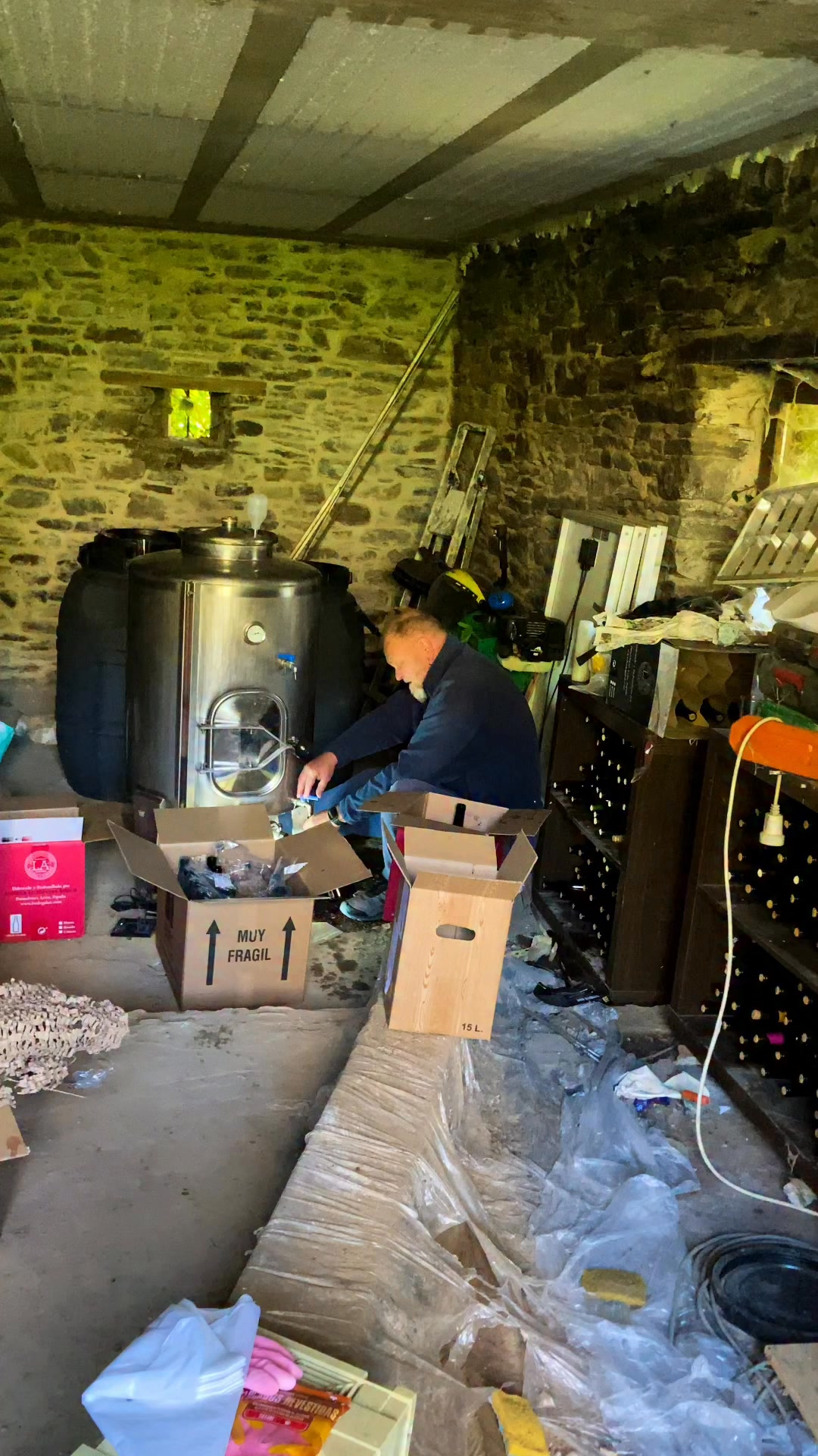 Вот вам разгадка! Мы сегодня разливали наше вино! Мессия 2025! Пиво у нас свое было, а вина не было! Теперь и вино появилось!
Первый опыт. Теперь надо этикетки заказать! Может кто то посоветует где заказать лучше?
Albergue "Casa Del Pescador" #camino #Ambasmestas