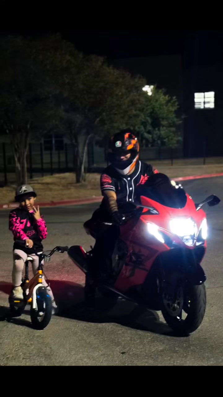 #FBF - Time moves fast now so realize what you do is bigger than the moment, you can pass things along...🦾😍 #MyBusaBabyy #Suzu223 #Beautyandthebeast #Teachthemyoung #BusaFamily #CMMFam 🔶️🦅🦾