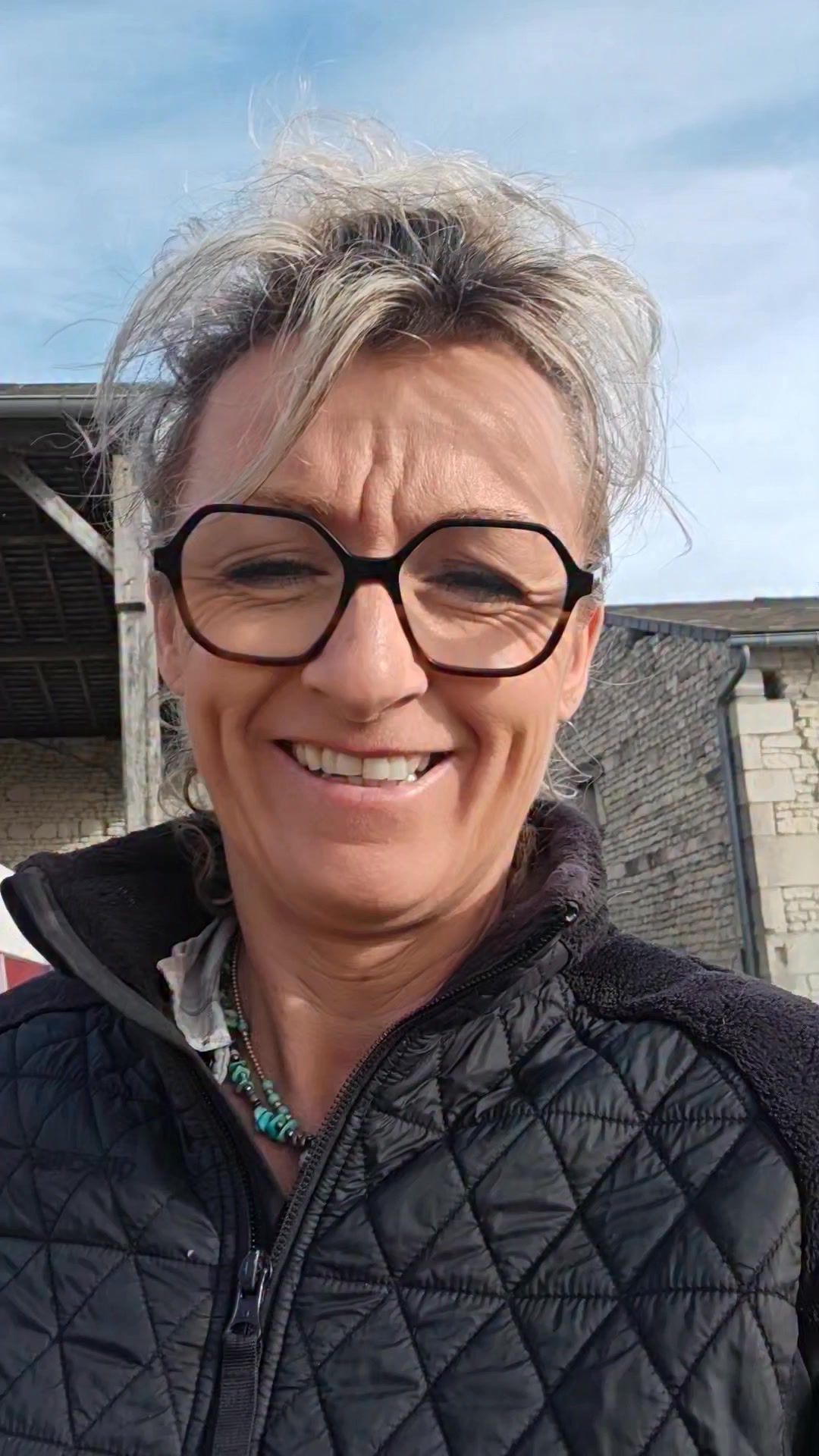 Un rendez-vous inédit aujourd'hui au club avec la venue d'une collègue bien sympathique et ses élèves cavaliers..
Bienvenue à Lapetite Chevauchee ...
Une première rencontre sous le signe de l'obstacle...
Une journée d'amusement et de fête
Stage saut
Petit concours amical juste pour eux...
Déjeuner...
Pleins de sourires...
Une belle journée nous attend ❤️❤️❤️❤️