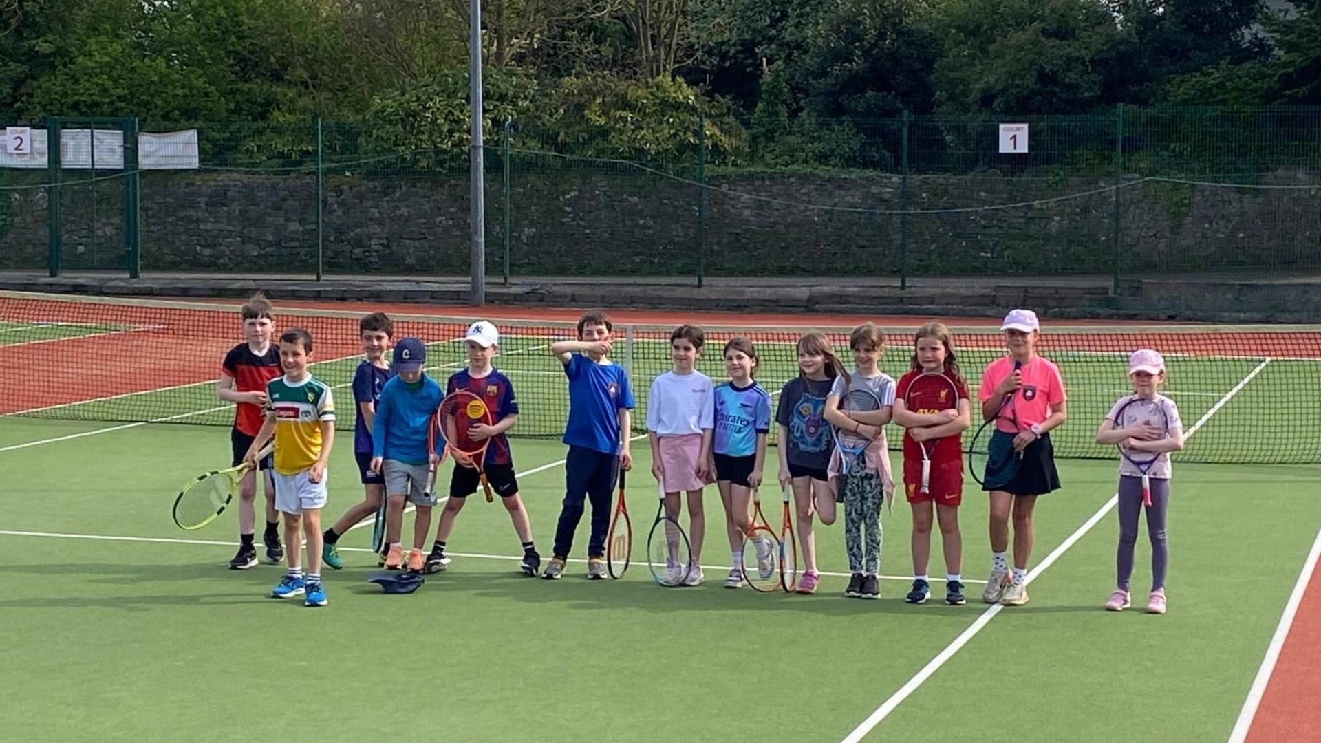 A great day was had on Saturday at U9 closed competition. An added bonus that the sun was shining ☀️🎾
Congratulations to Daniel (winner) and Kate (runner up)