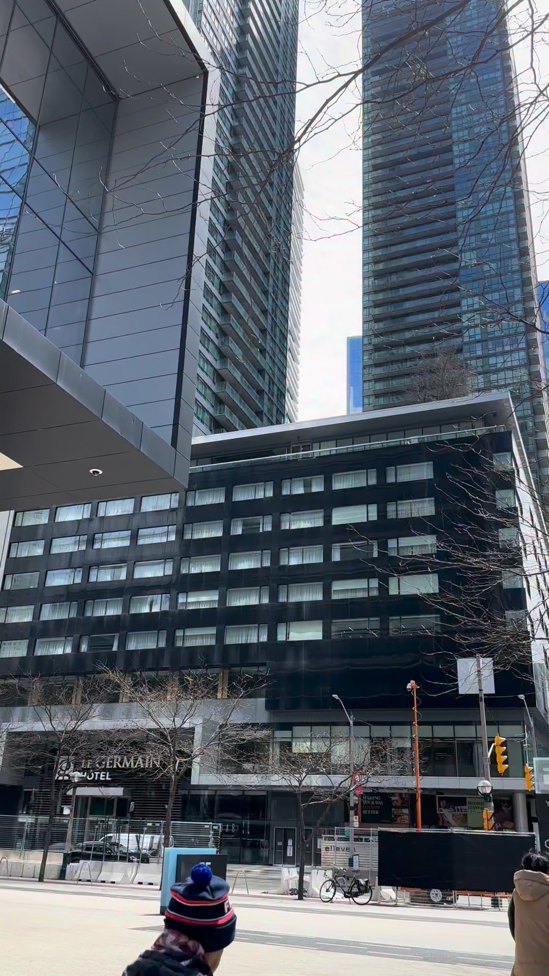 Skyscrapers towering over Union Station, city energy in every step, and that perfect mix of chaos + calm you only get here.
#Toronto #DowntownToronto #UnionStation #CityWalk #UrbanVibes #Skyscrapers #TorontoLife #ExploreToronto #CityAesthetic #StreetViews #6ix #TravelReels #CityEnergy