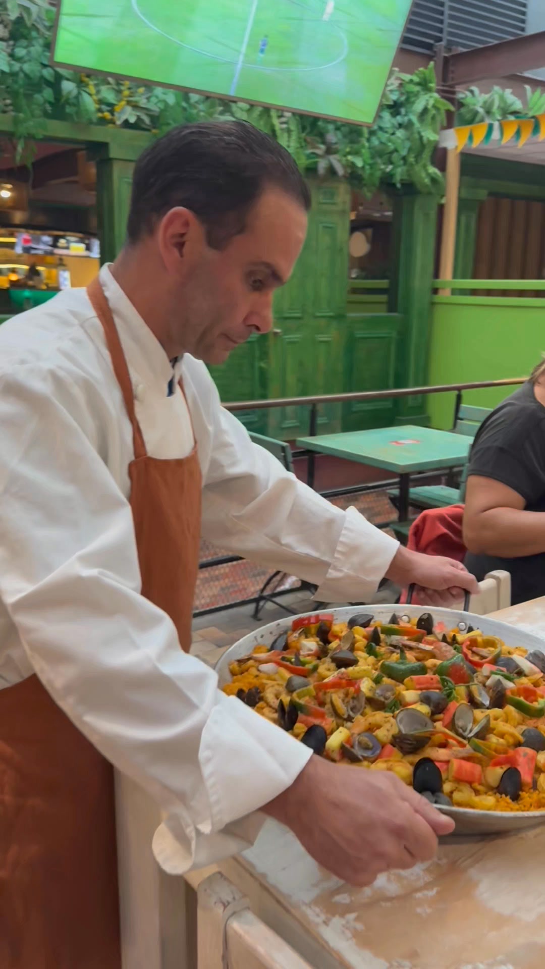 EN EL DÍA DE LA MADRE SORPRÉNDELA EN SU DÍA CON UNA DELICIOSA PAELLA! ANÍMATE TE VA A ENCANTAR ! RESÉRVALA YA!! 3184214326.