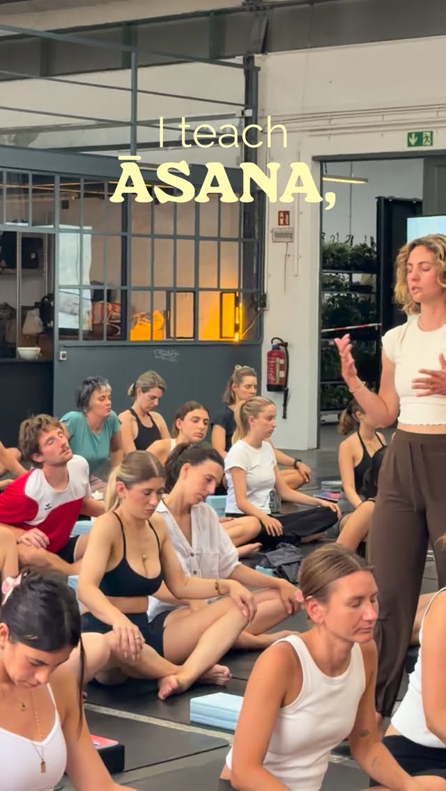 Ăsana is one of the gateways into the practice.
But what I really want to teach goes beyond the shape of a pose.
I want you to become more curious about what you feel.
To make choices instead of simply following cues.
To trust your own perception.
To turn knowledge into something you can actually experience in your body.
To stay with yourself instead of performing yourself.
For me, yoga is not about becoming better at poses.
It’s about becoming more connected to yourself through them.
Maybe that’s the practice: less performance, more presence. less correction, more curiosity. less following, more self-trust.