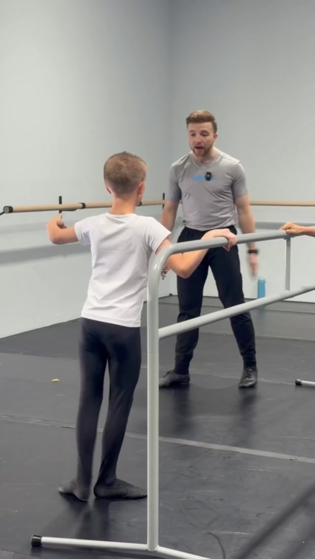 Happy Saturday Everyone! βΊοΈ Great day for some piquΓ©s and jetΓ©s. Working on keeping the core engaged while moving fast. #themaledanceconnection #maledancer #ballet #dance #balletdancer