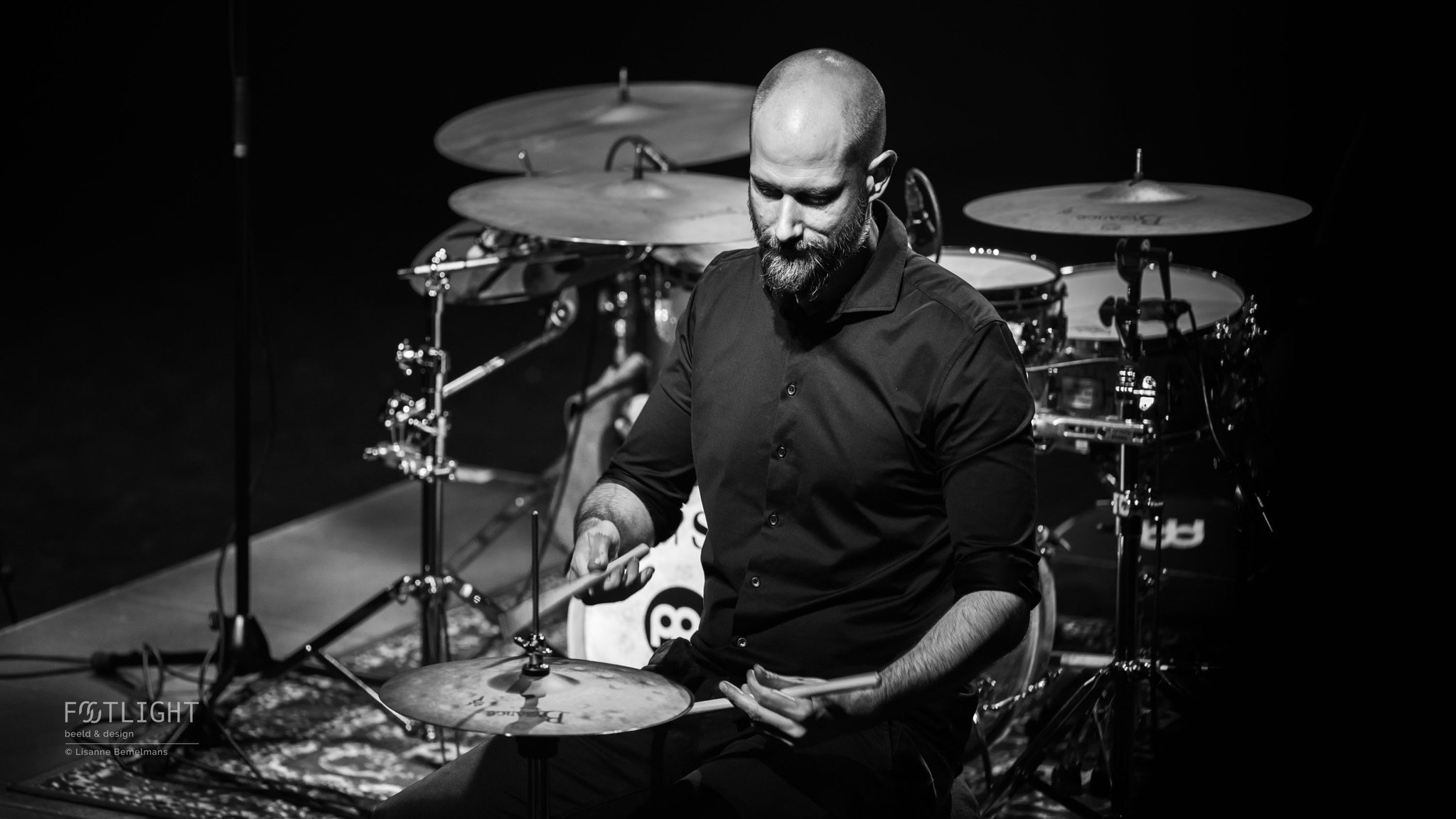 ✍️ Improvising is like composing on the spot and performing it. Music is noise, yeah but organized noise. You can organize those sounds and then it becomes music. - @bennygreb
🥁 @herfstfest_drumfestival | @88musicmgmt | @lisanne.bemelmans
#88musicmgmt #bennygreb #herfstfest #drumfestival #live #stage #musicproduction #vibes #rock #tour #jazz #set #concertphotographer #artist #pop #musicians #concertphotography #music #livemusic #concert #drums #manager #artistmanager #stagephotography #livemusicvenue #setphotographer #artistpublisher #tourmanagement #organization