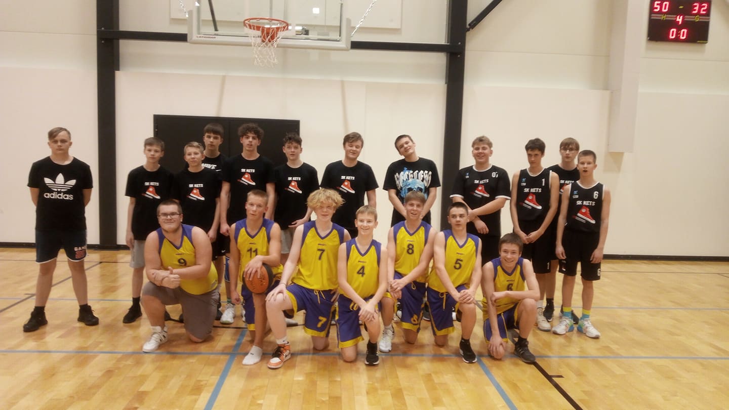 Sõprusmängus SK KETS vs Nissi kool kindel võit 50:32 Laulasmaa poistele
7-9.klassi poisid pidasid maha oma esimese sõpruskohtumise Nissi eakaaslaste vastu.
Peale võrdset esimest veerandaega 13:13 pandi gaas põhja ning tagasi enam ei vaadatud. Kindel võit 50:32 meie poistele.
Tänud Nissi poistele ja nende treenerile Andres Elmikule külla tulemast.
Seekord me külalislahked polnud :)
#spordikoolkets #laulasmaakool #tublidpoisid